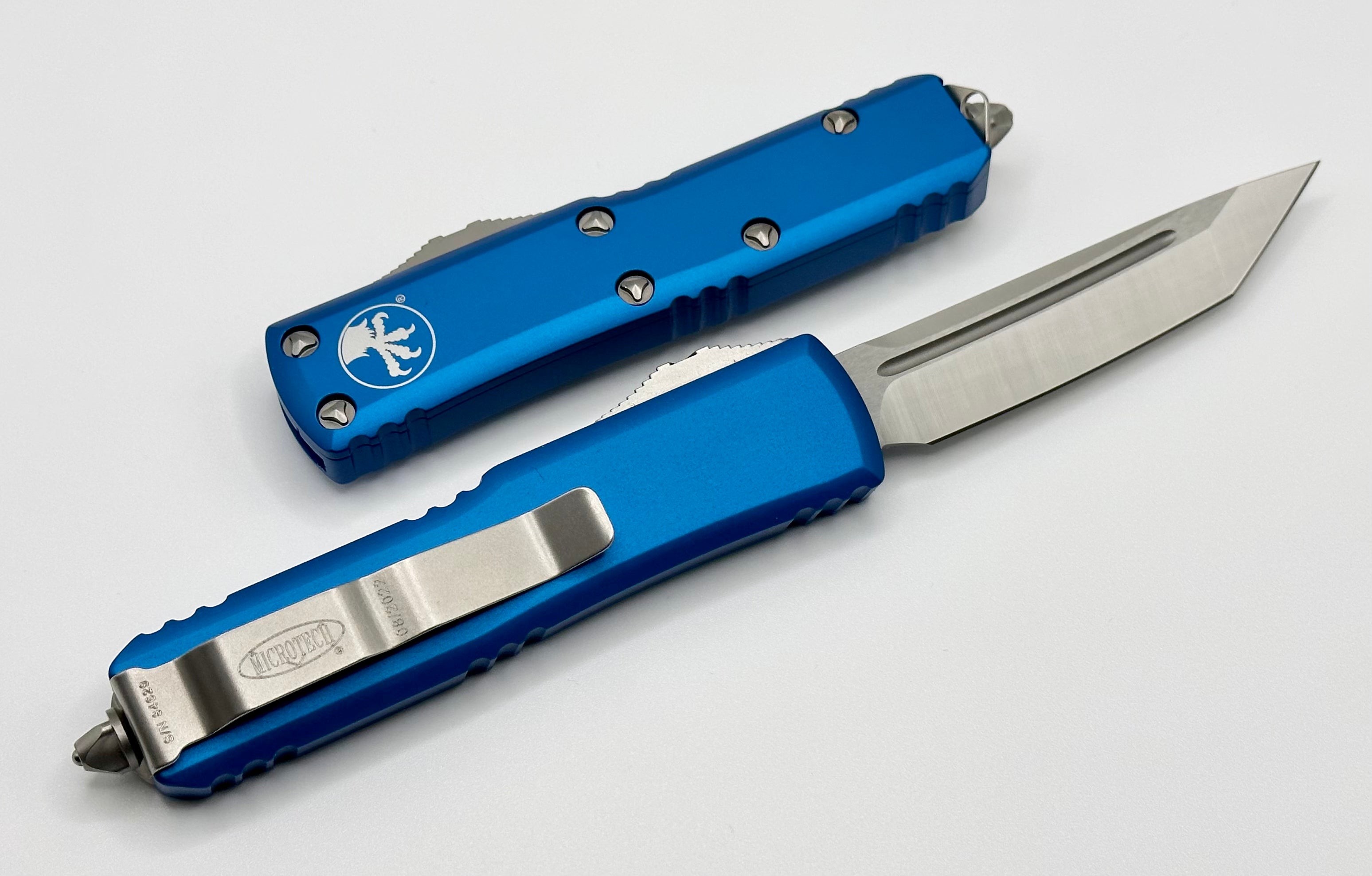 Microtech UTX-85 Tanto Satin Standard & Blue 233-4BL