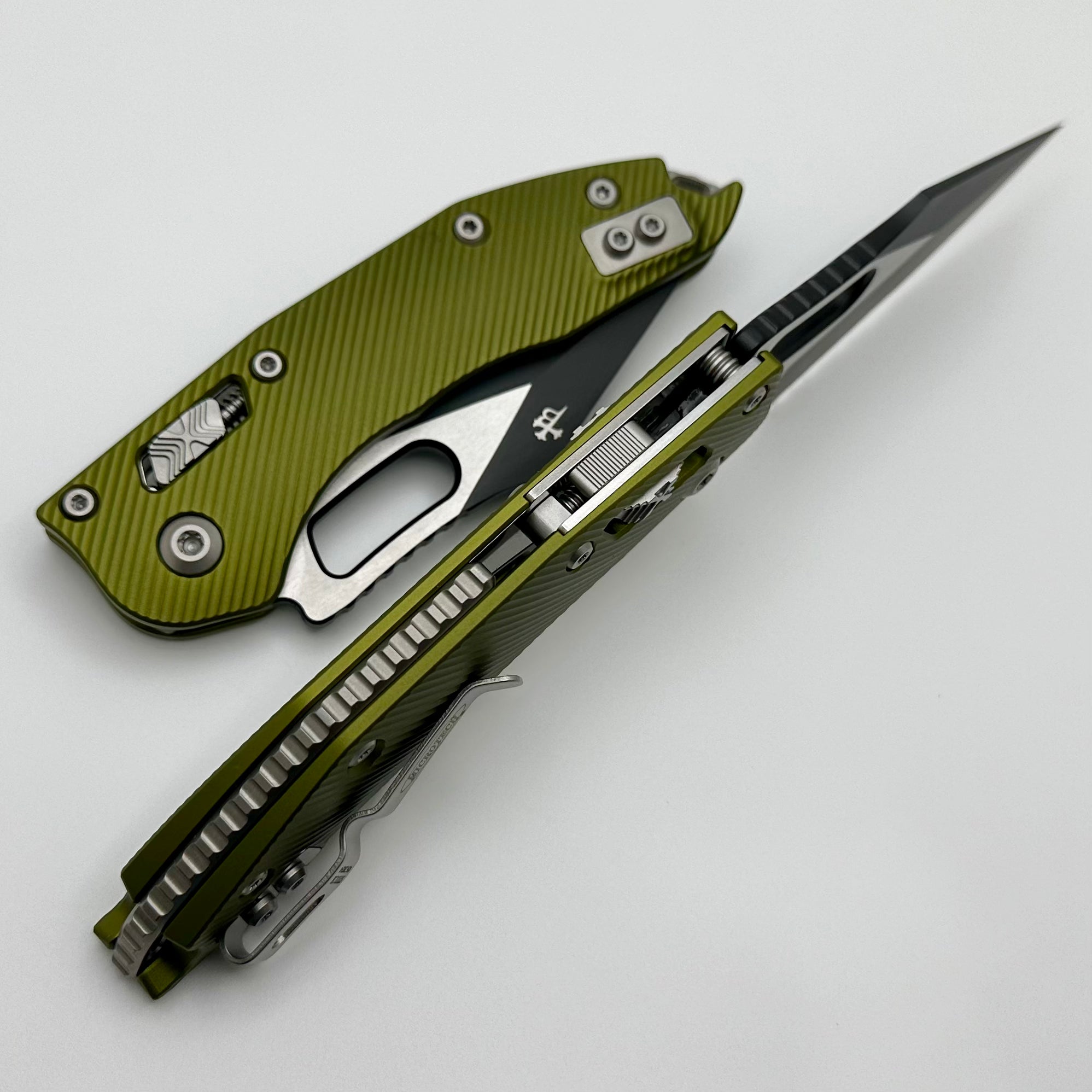 Microtech Knives Manual Stitch RAM LOK Fluted OD Green Aluminum & Two Tone Black Partial Serrated M390MK 169RL-2FLOD