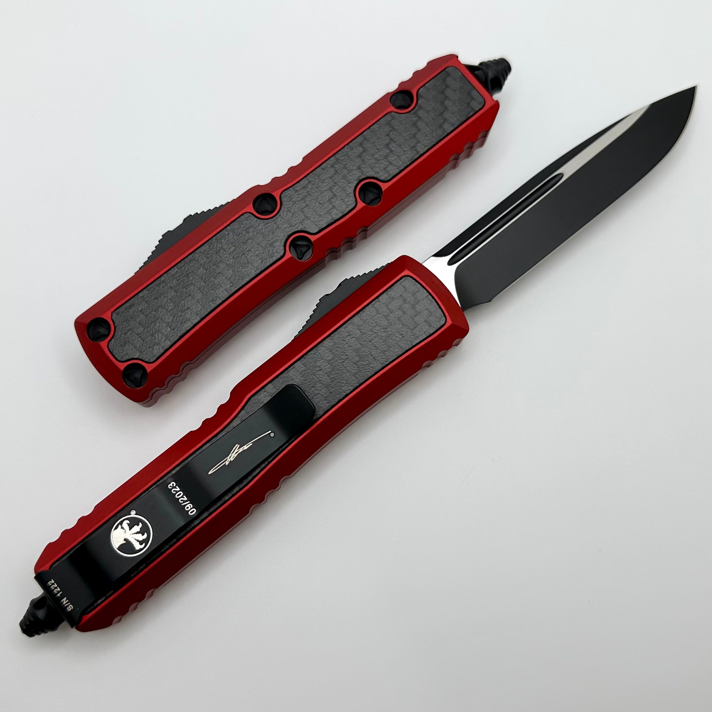 Microtech Red Daytona w/ Carbon Fiber Inlays & Black Single Edge Signature Series 124-1RDCFIS