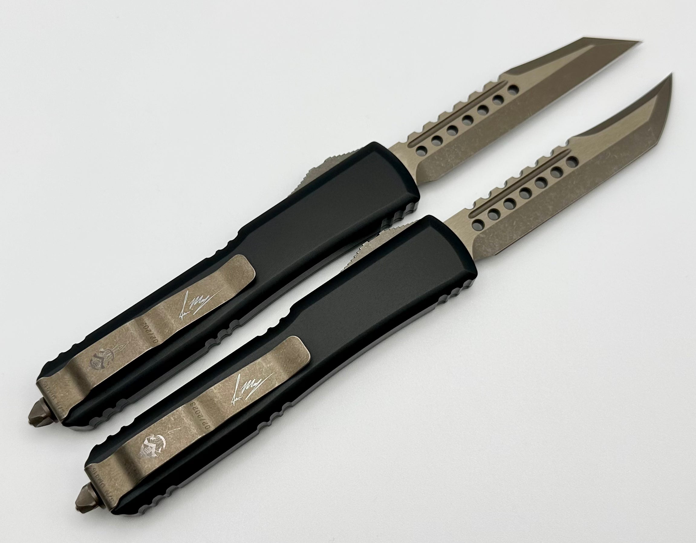 Microtech Ultratech Dead Man’s Hand Hellhound & Warhound Set Signature Series Bronze Apocalyptic Standard 119-13SETDMS