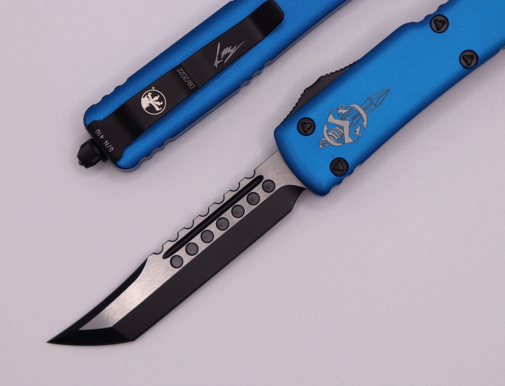 Microtech UTX-70 Hellhound Black Standard & Blue 419-1BL