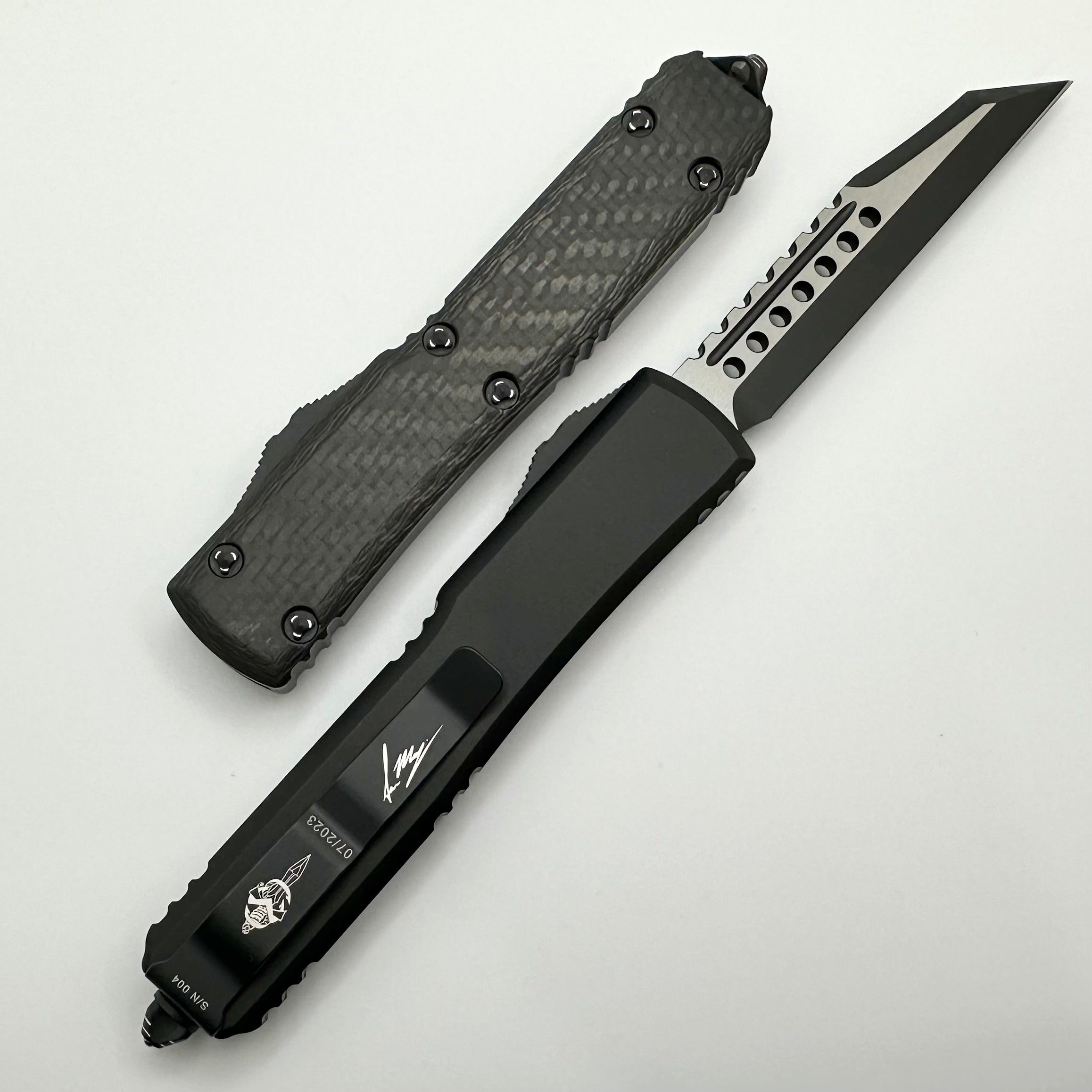 Microtech Ultratech Warhound Tactical Carbon Fiber & Ringed Hardware Signature Series 119W-1CFS