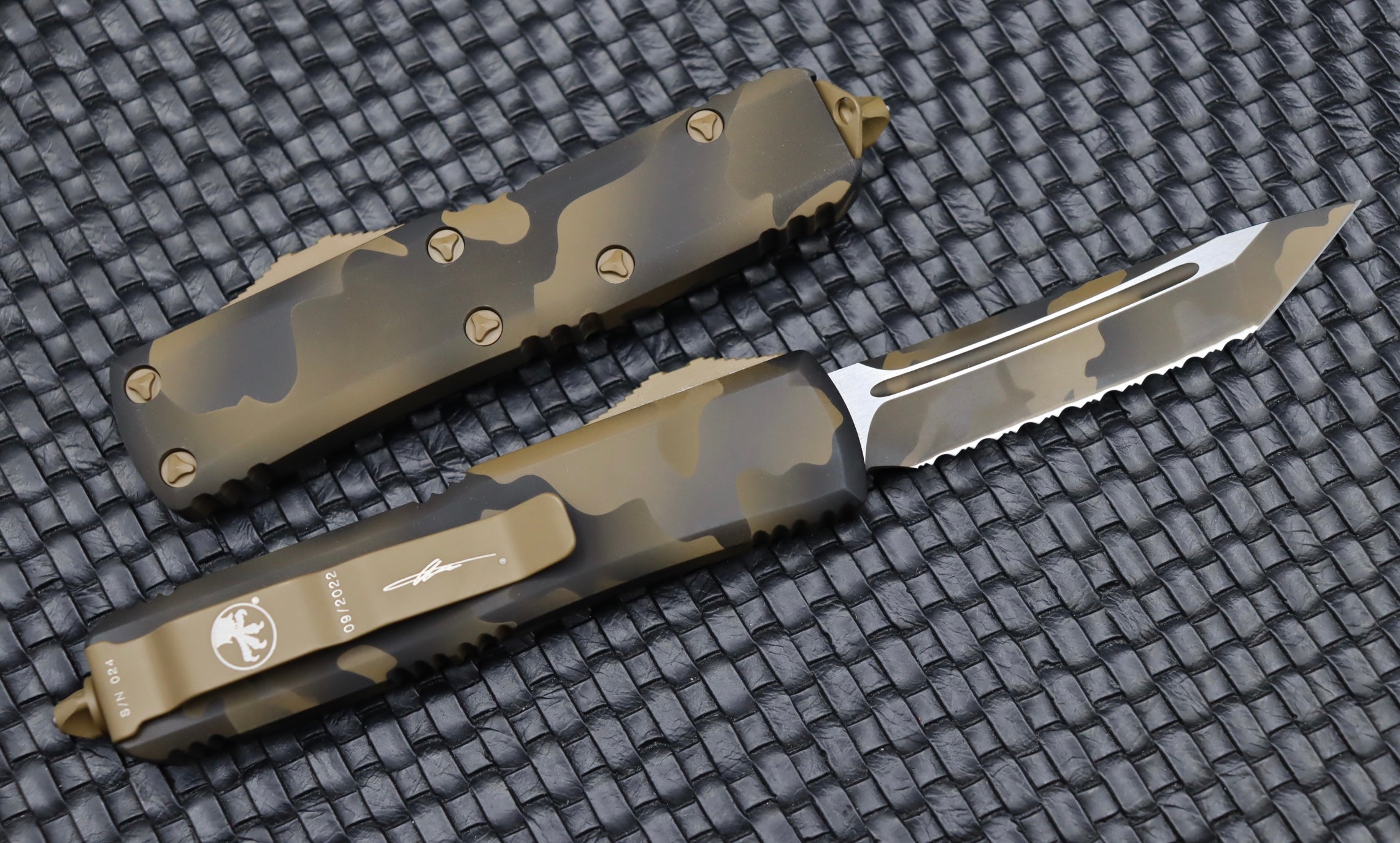 Microtech UTX-85 Tanto T/E Fully Serrated Coyote Camo 233-3CCS