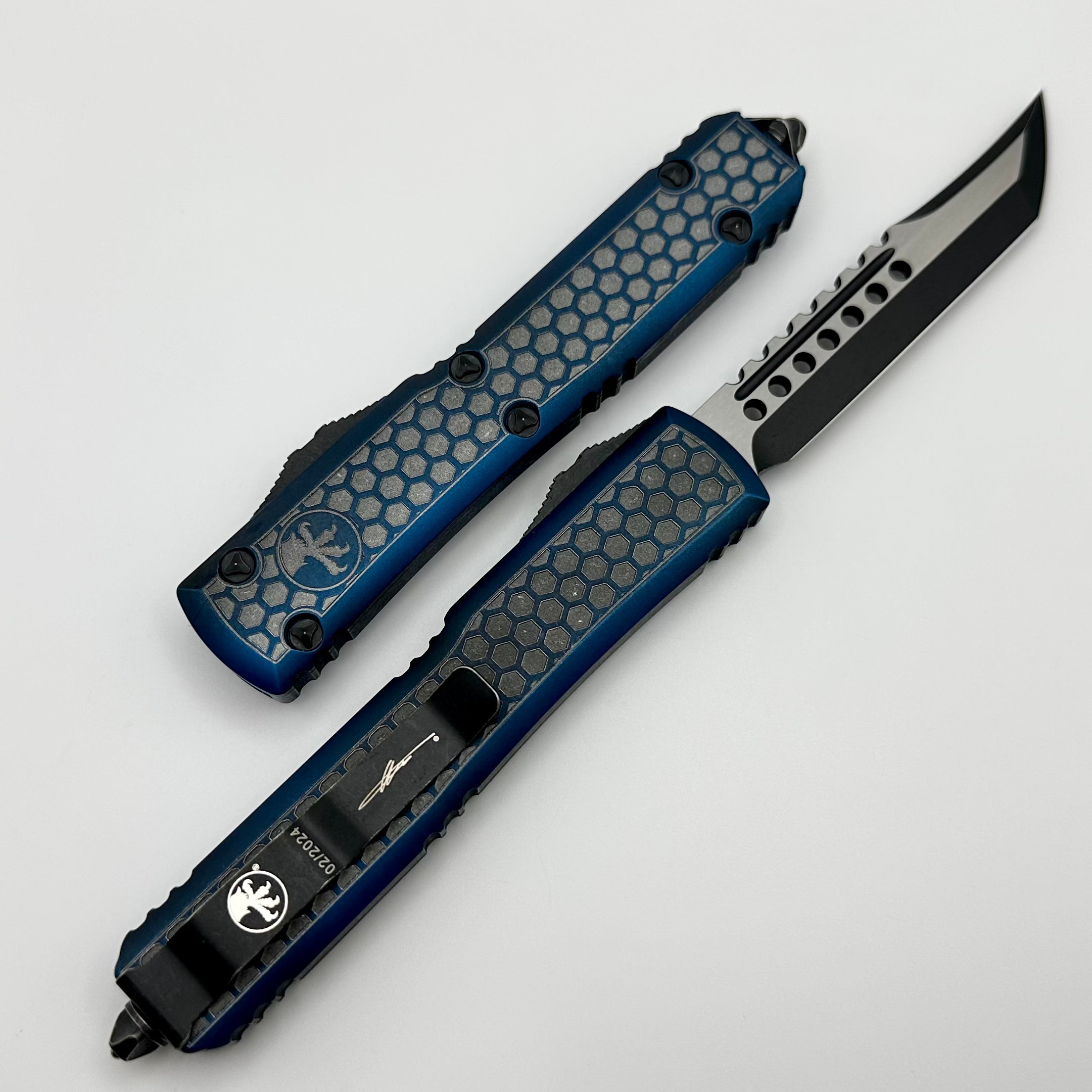 Microtech Ultratech Weathered Blue Hex Pattern w/ Distressed Black Hellhound Signature Series 119-1HXWBLS