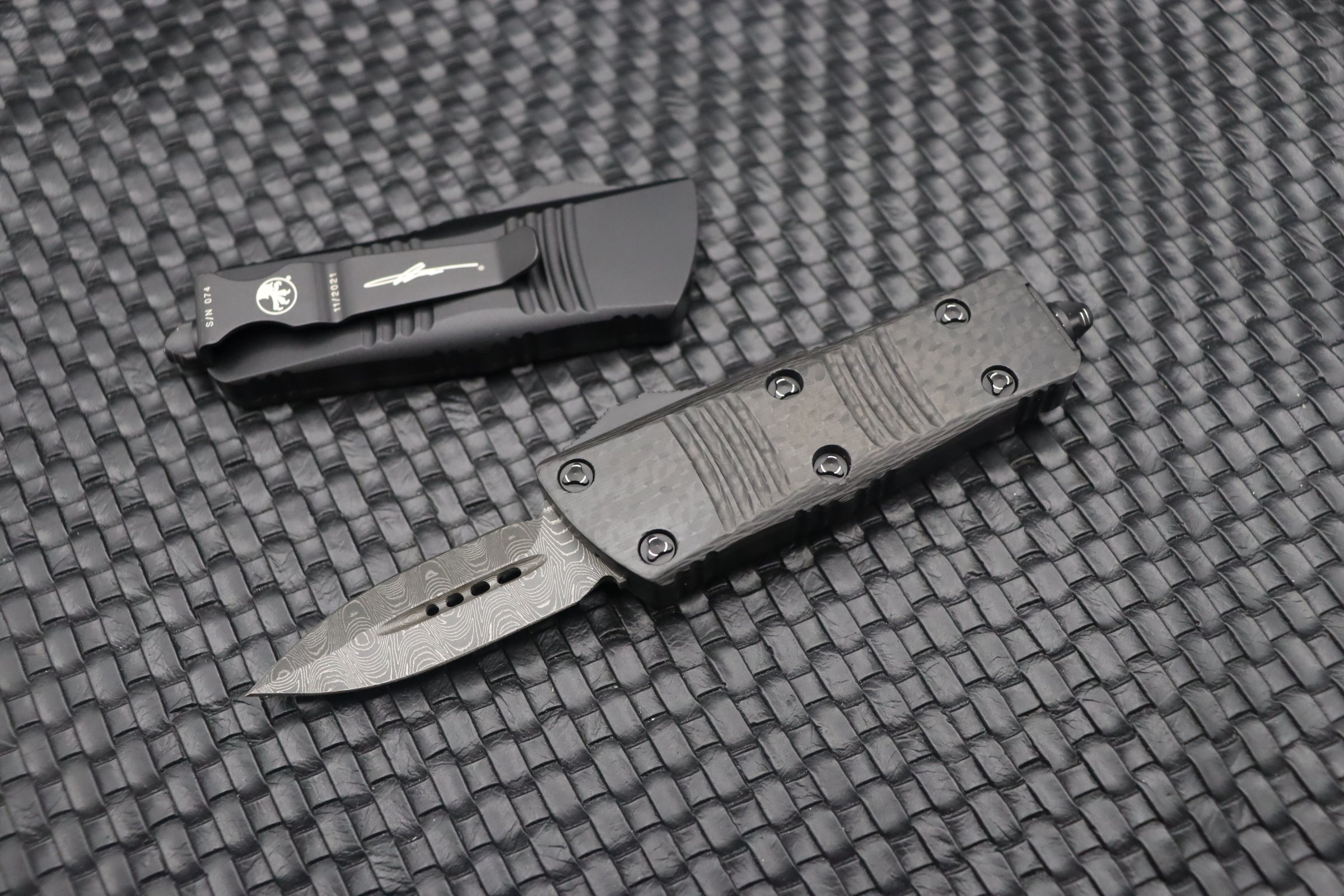 Microtech Mini Troodon D/E Damascus Carbon Fiber Top 238-16CFS