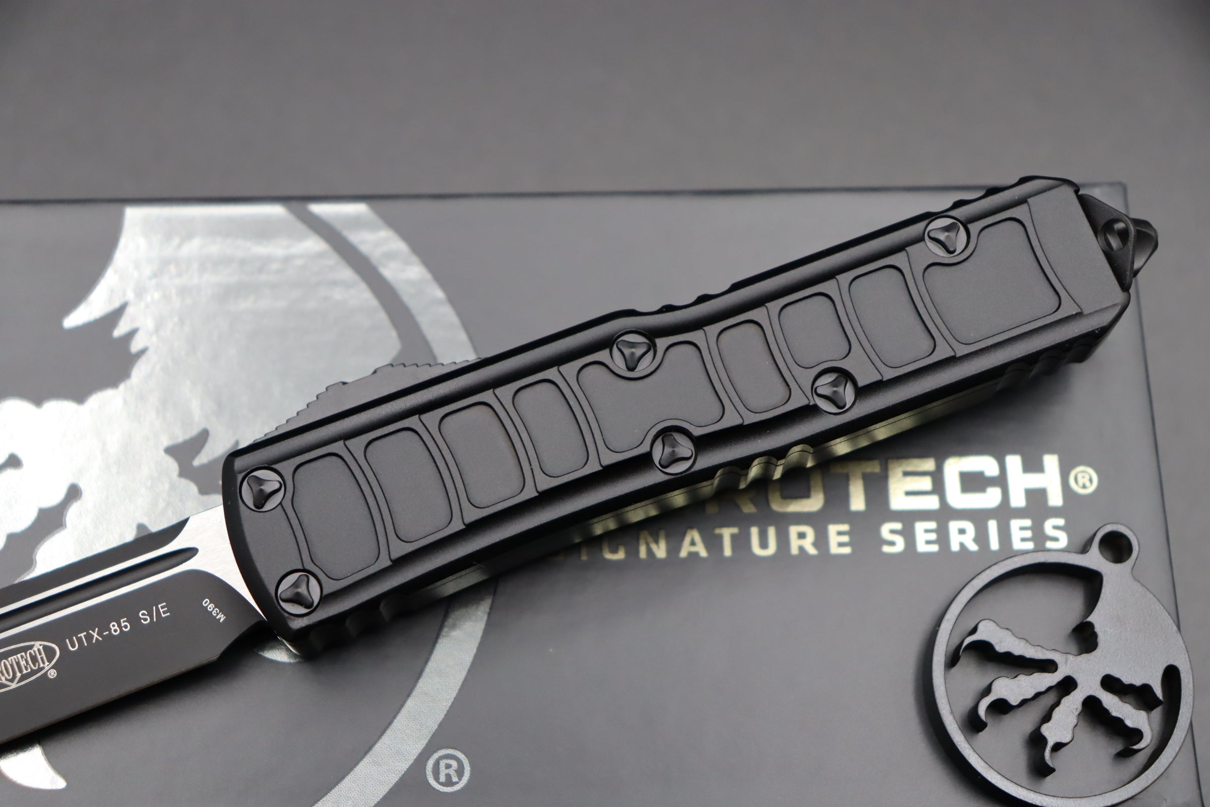 Microtech UTX-85 II Black Stepside 2 w/ Black Single Edge Signature Series 231II-1TS