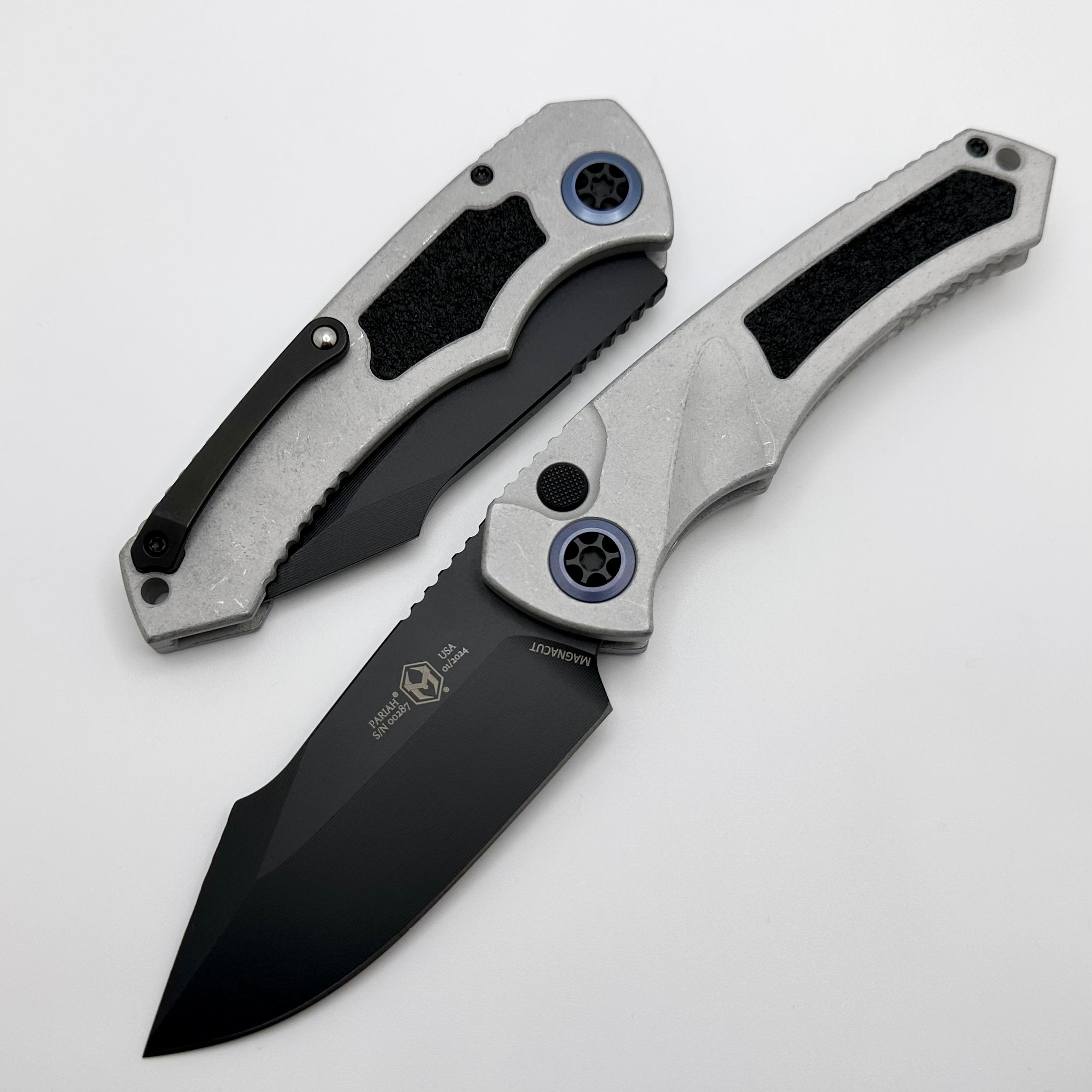 Heretic Knives Pariah Auto Blizzard Worn & Cerakote MagnaCut w/ Black Hardware & Blue Accents H048-4A-BLZ