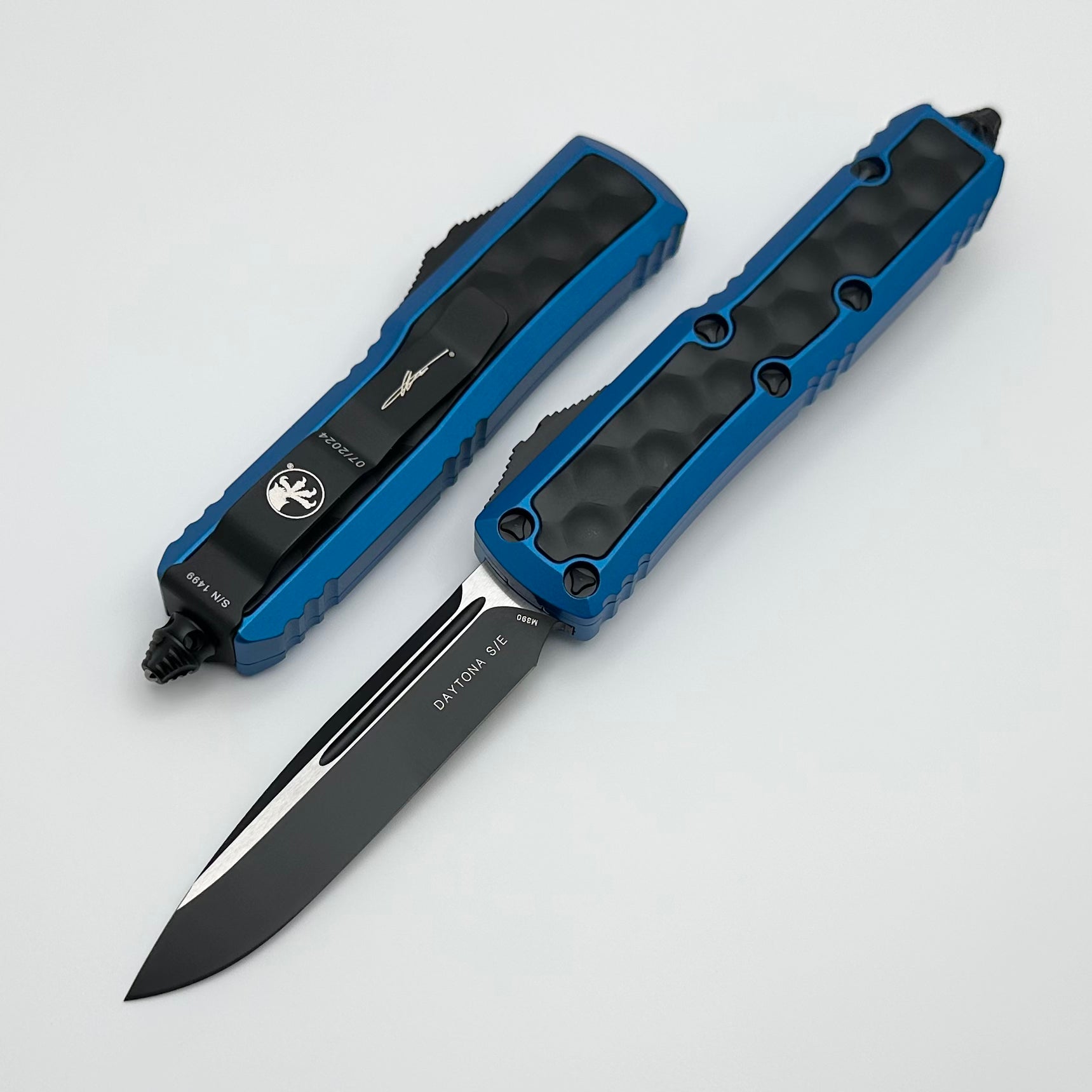 Microtech Daytona Blue Standard w/ Bubble Inlays & Black Single Edge Signature Series 124-1BLBIS