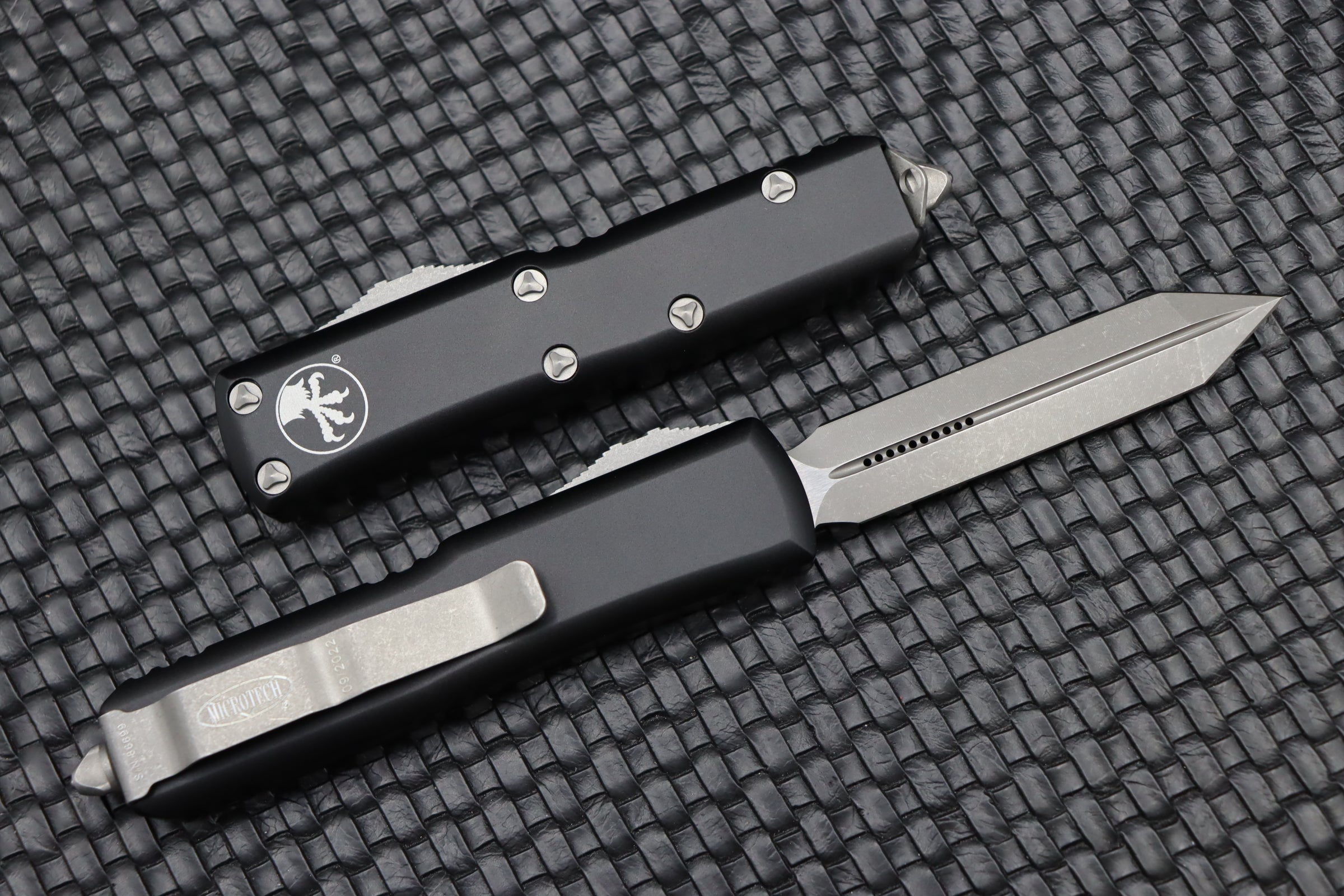 Microtech UTX-85 Spartan Apocalyptic Standard & Black 230-10AP