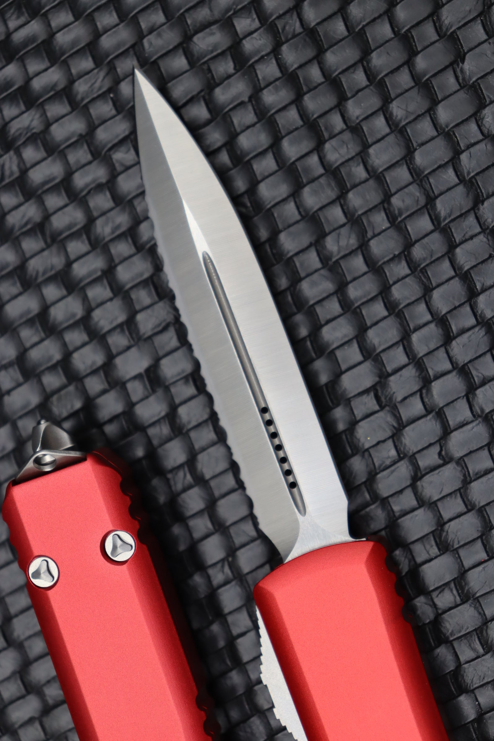 Microtech Ultratech Double Edge Satin Full Serrated & Red 122-6RD