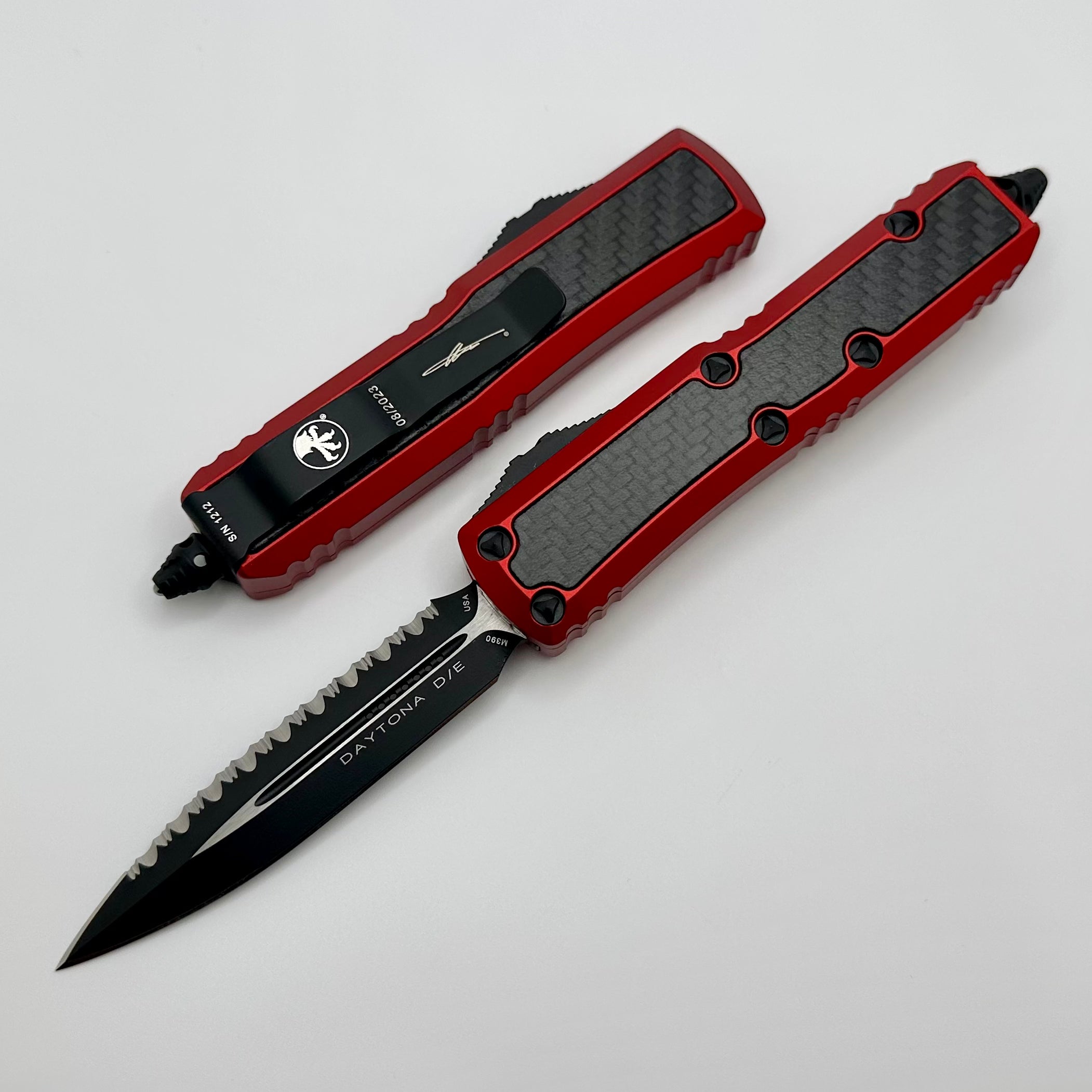 Microtech Red Daytona w/ Carbon Fiber Inlays & Black Double Edge Full Serrated Signature Series 126-3RDCFIS