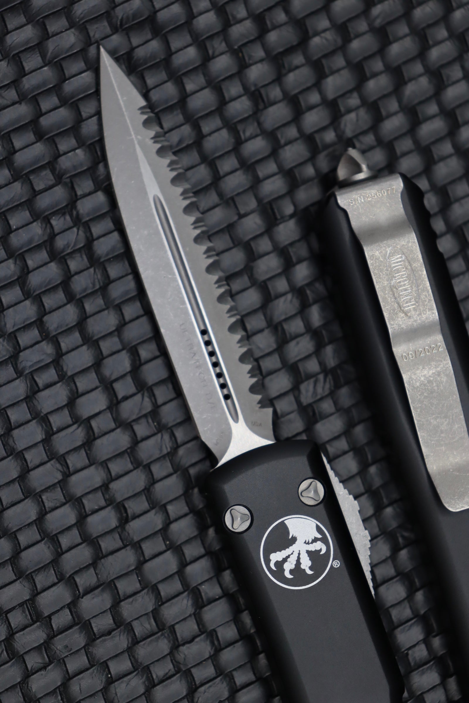 Microtech Ultratech D/E Apocalyptic Full Serrated 122-12AP