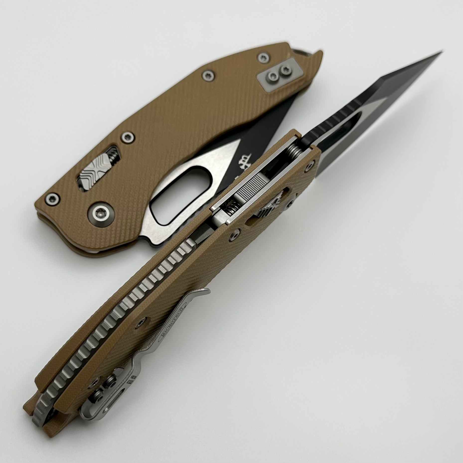 Microtech Knives Manual Stitch RAM LOK Fluted Tan G-10 & Two Tone Black M390MK 169RL-1FLGTTA