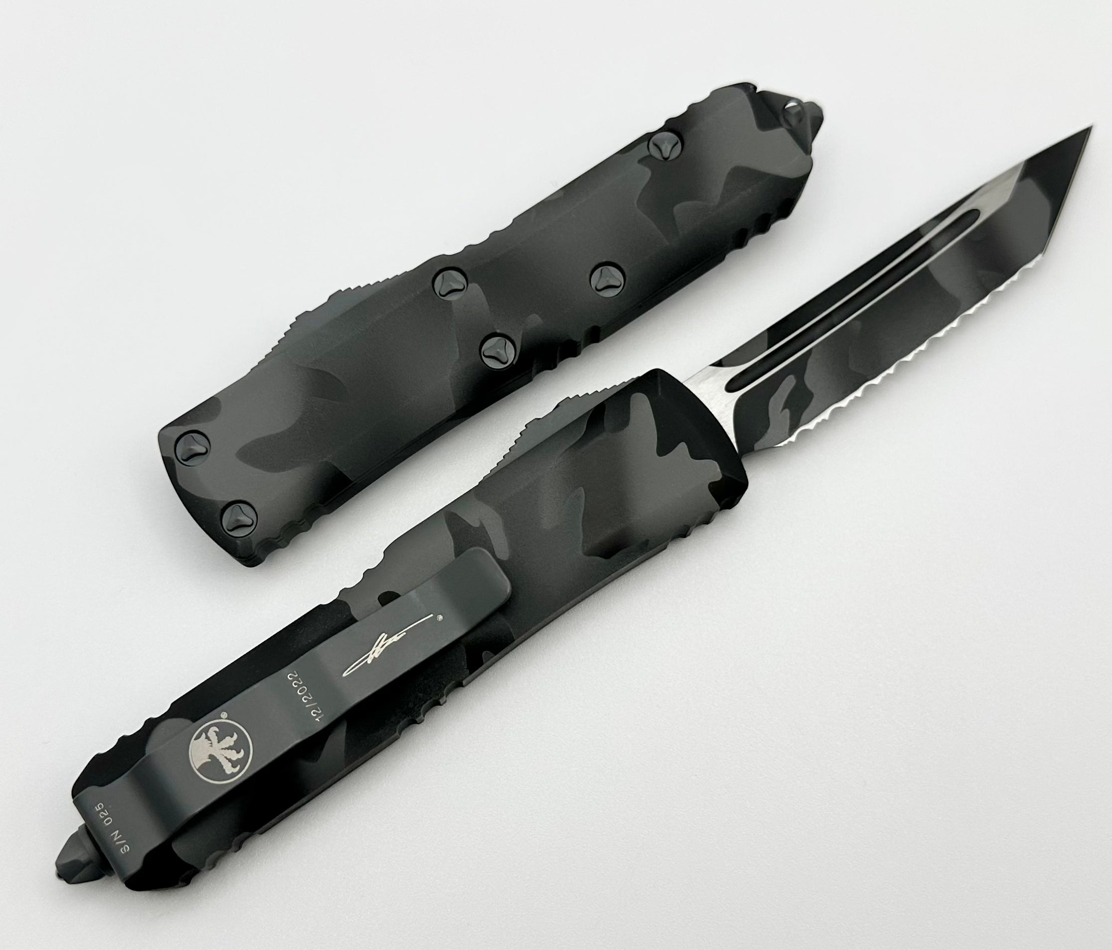 Microtech UTX-85 Tanto T/E Fully Serrated Urban Camo 233-3UCS