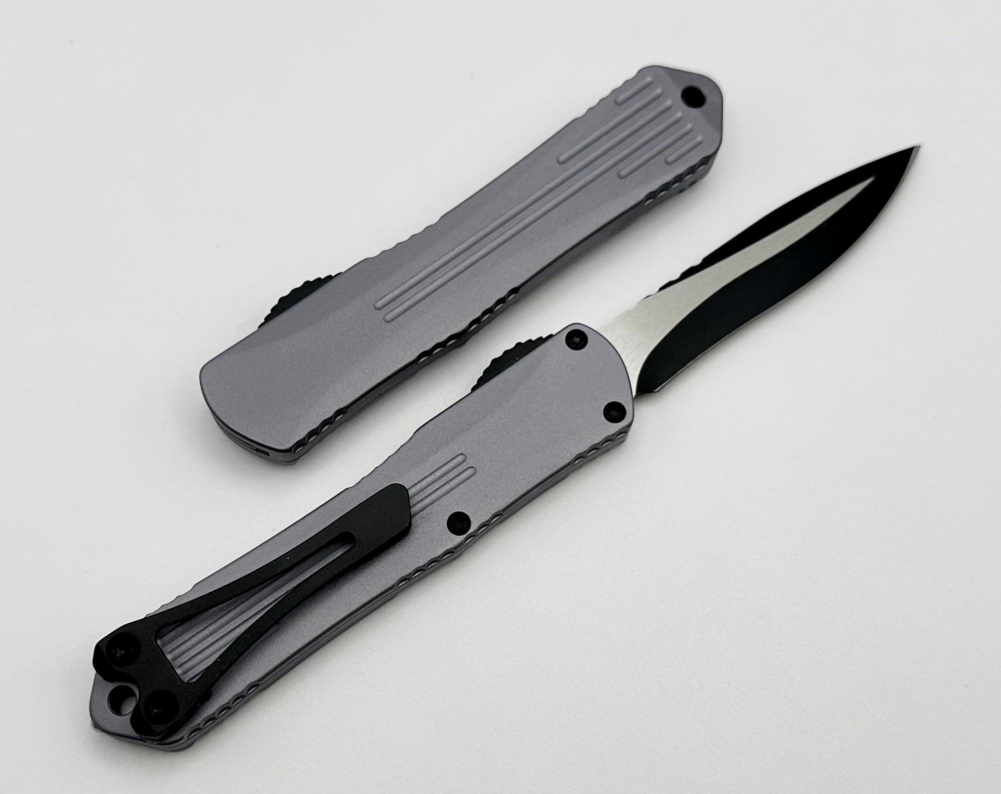 Heretic Knives Manticore S Gray & Two Tone Battleworn Black Magnacut Recurve H025-10A-GRAY