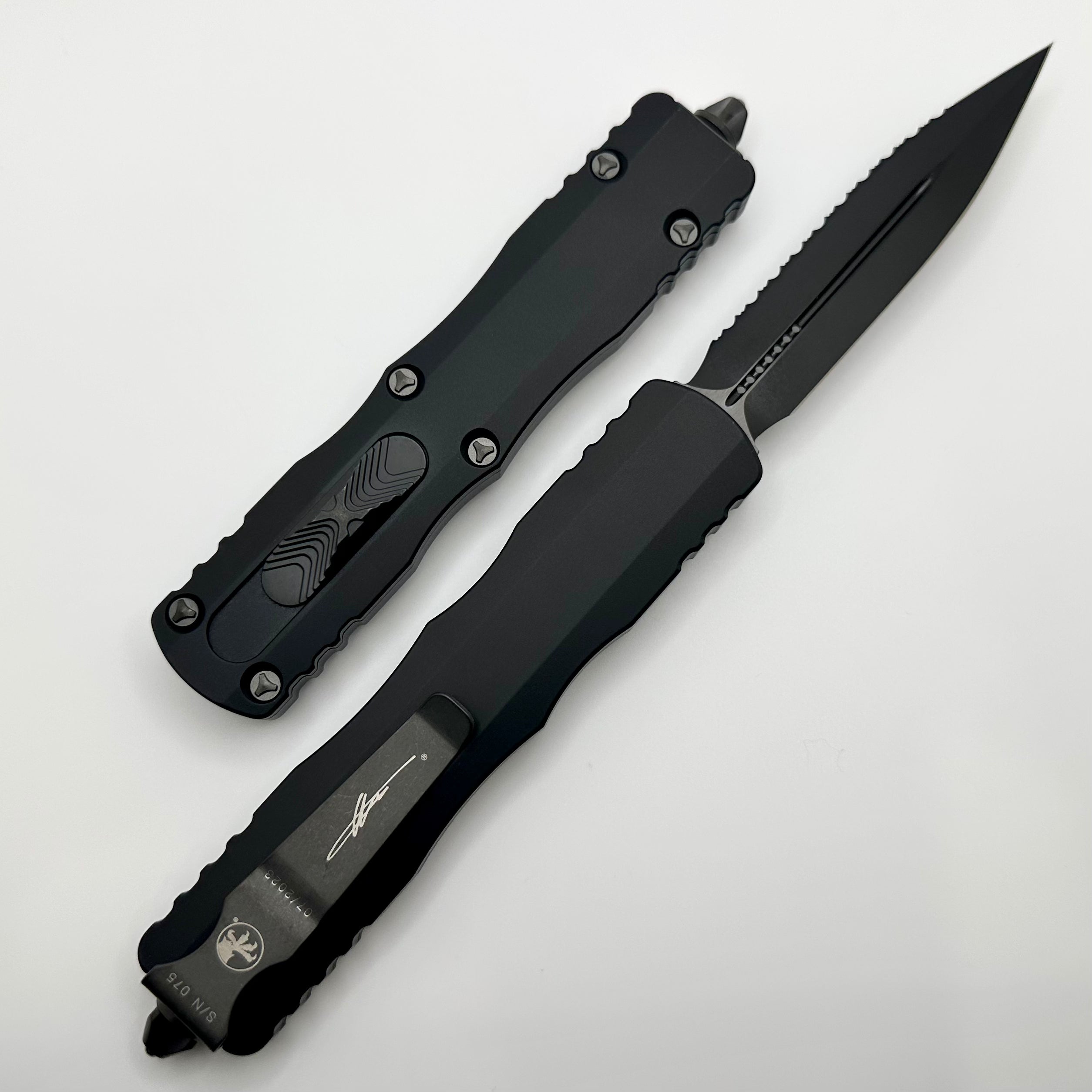 Microtech Dirac Delta Double Edge DLC Fully Serrated Signature Series 227-3DLCTS