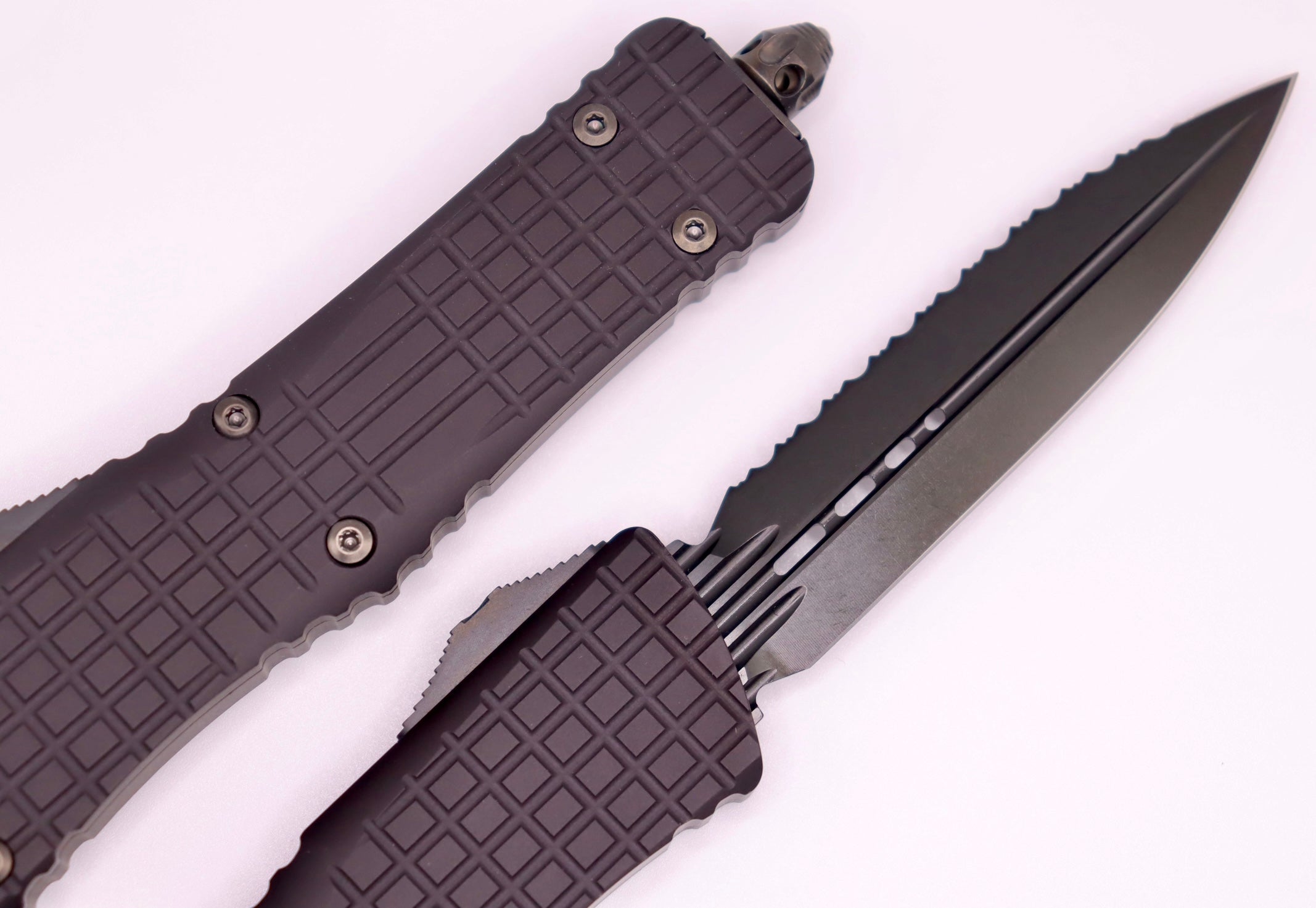 Microtech Combat Troodon Delta Frag Shadow Fluted DLC Double Edge Fully Serrated 142-3CT-DSH