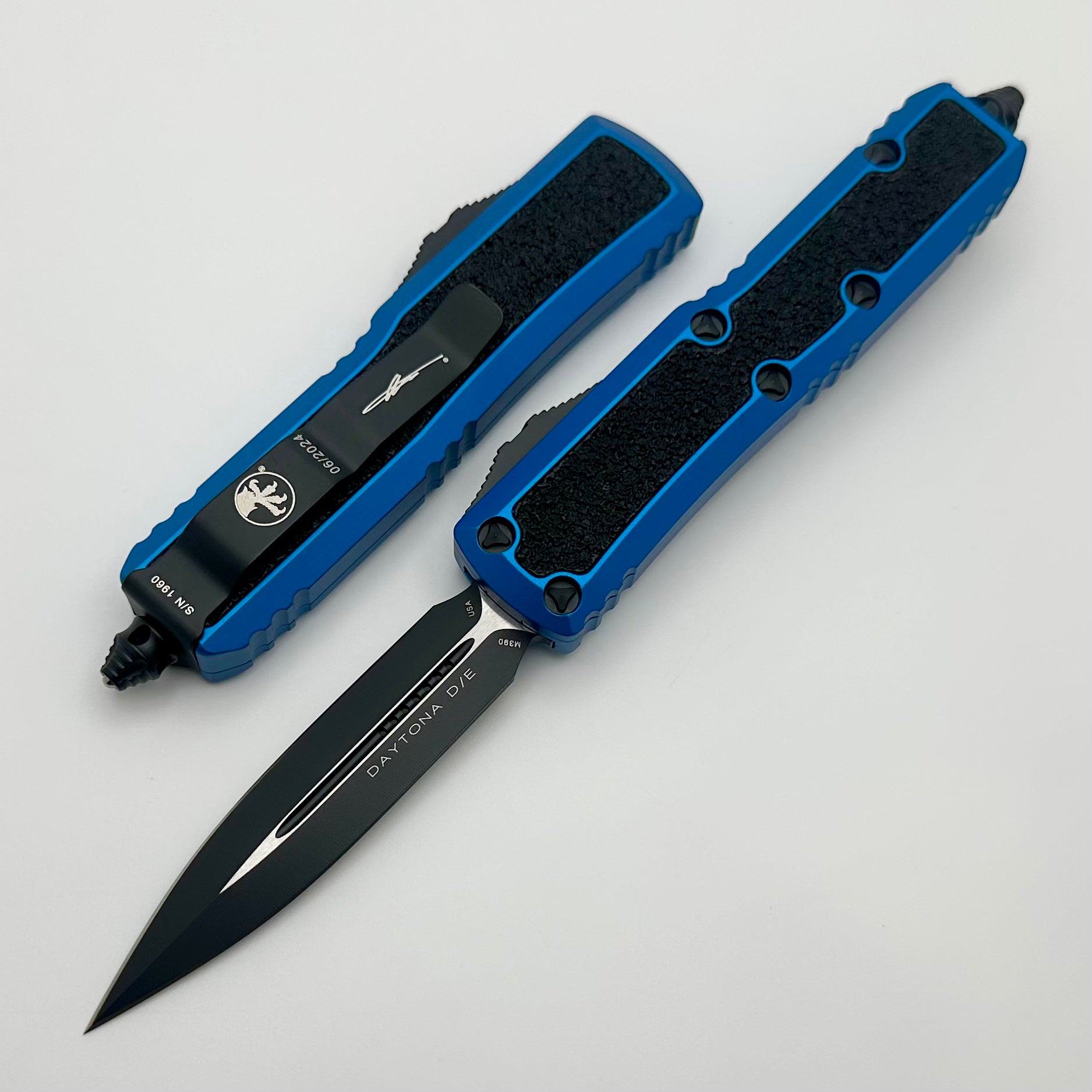 Microtech Daytona D/E Blue Standard w/ Grip Tape Inlays Signature Series 126-1BLS