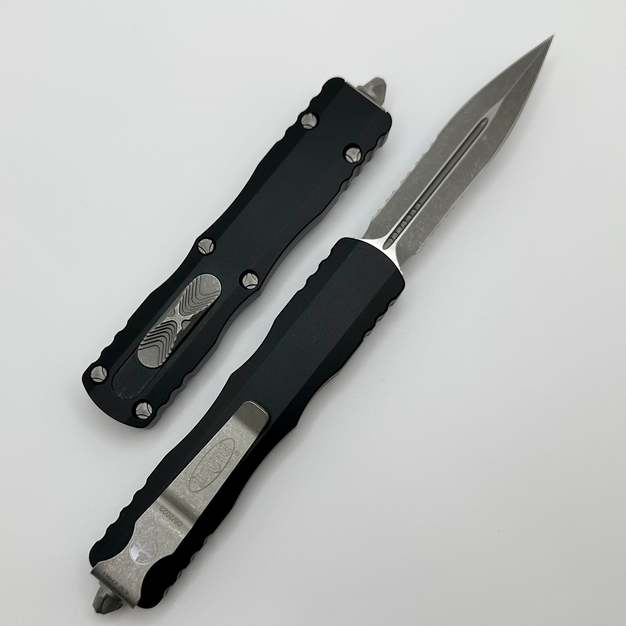 Microtech Dirac Double Edge Partial Serrated Apocalyptic Standard & Black 225-11AP