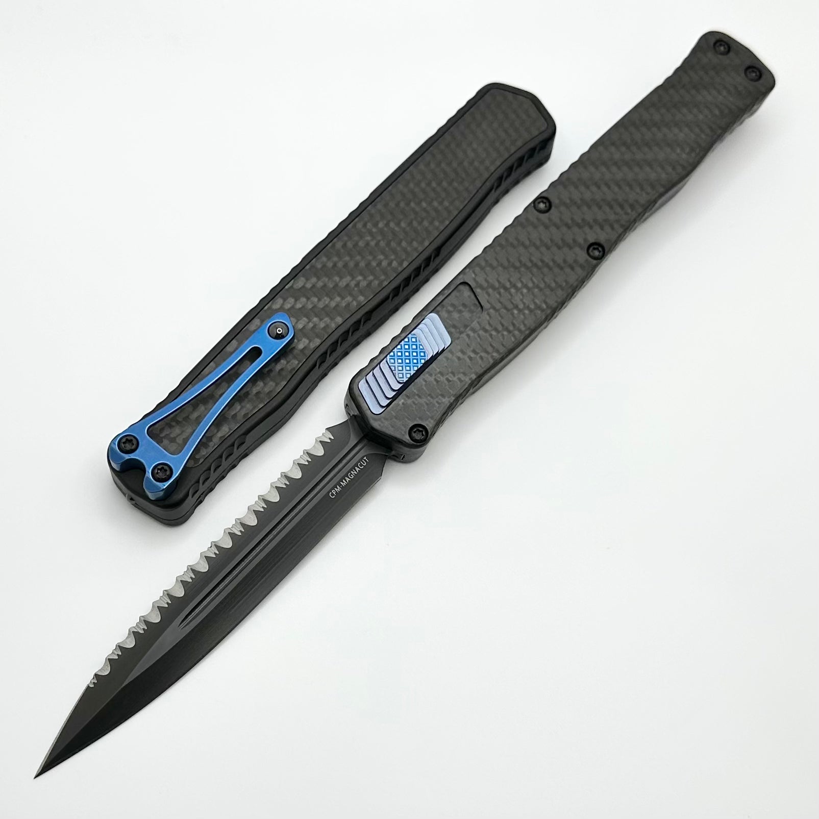 Heretic Knives Cleric II 2 Carbon Fiber DLC Double Edge Full Serrated Magnacut w/ Blue Ti Button/Clip H020-6C-CF/BLU