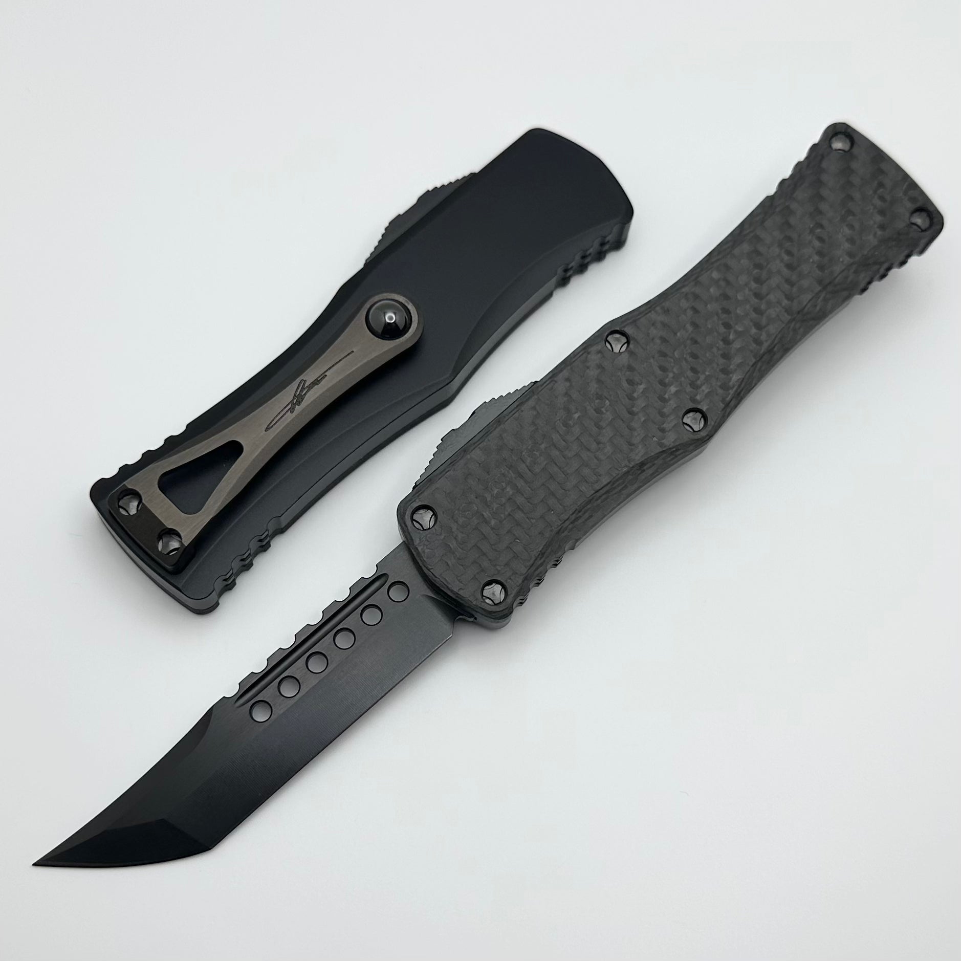 Microtech Hera Hellhound DLC w/ Carbon Fiber Top Signature Series 919-1DLCTCFSH