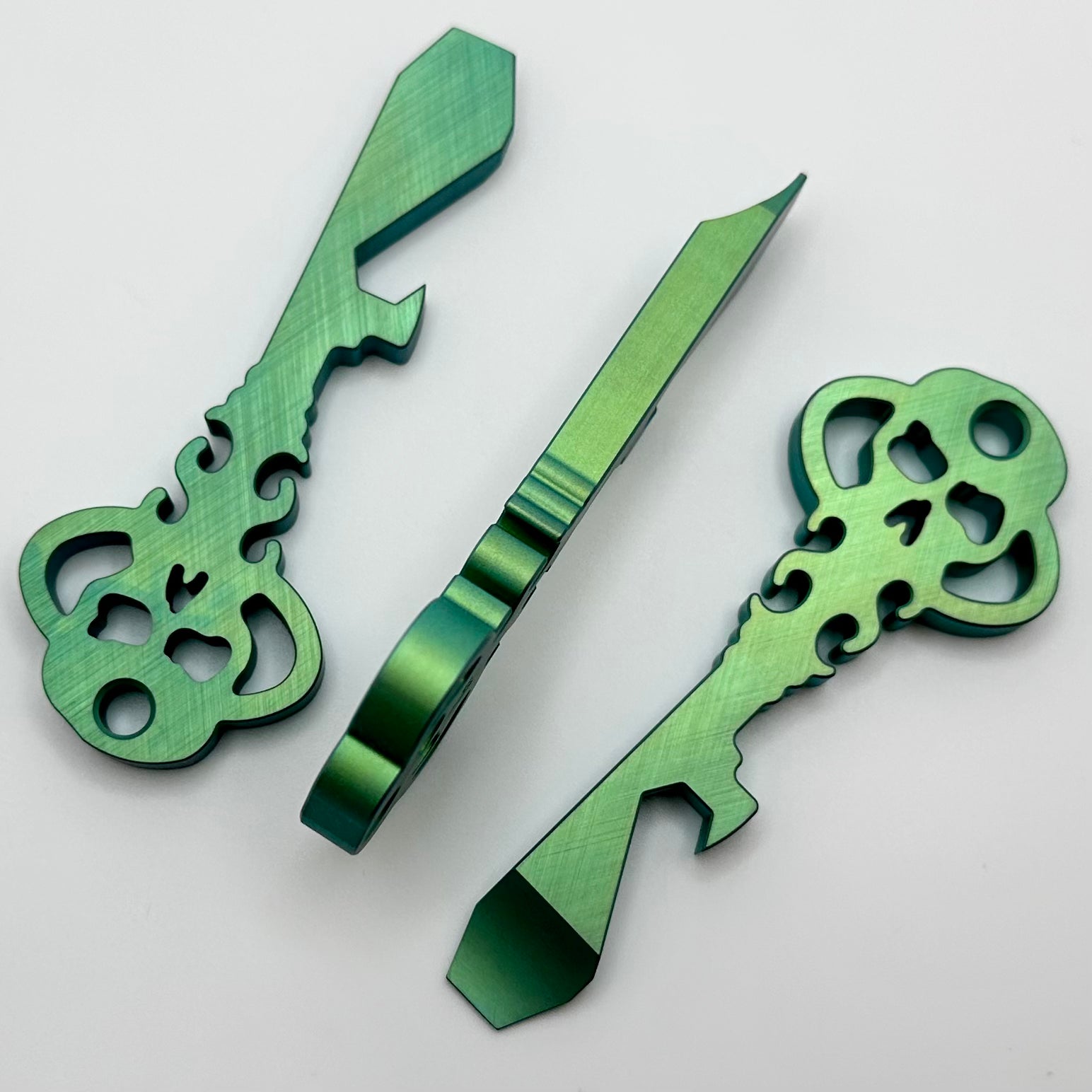 Chaves Knives Key Pry Bar Green Anodized Crosshatch Titanium KEY/TL/GTI/CH