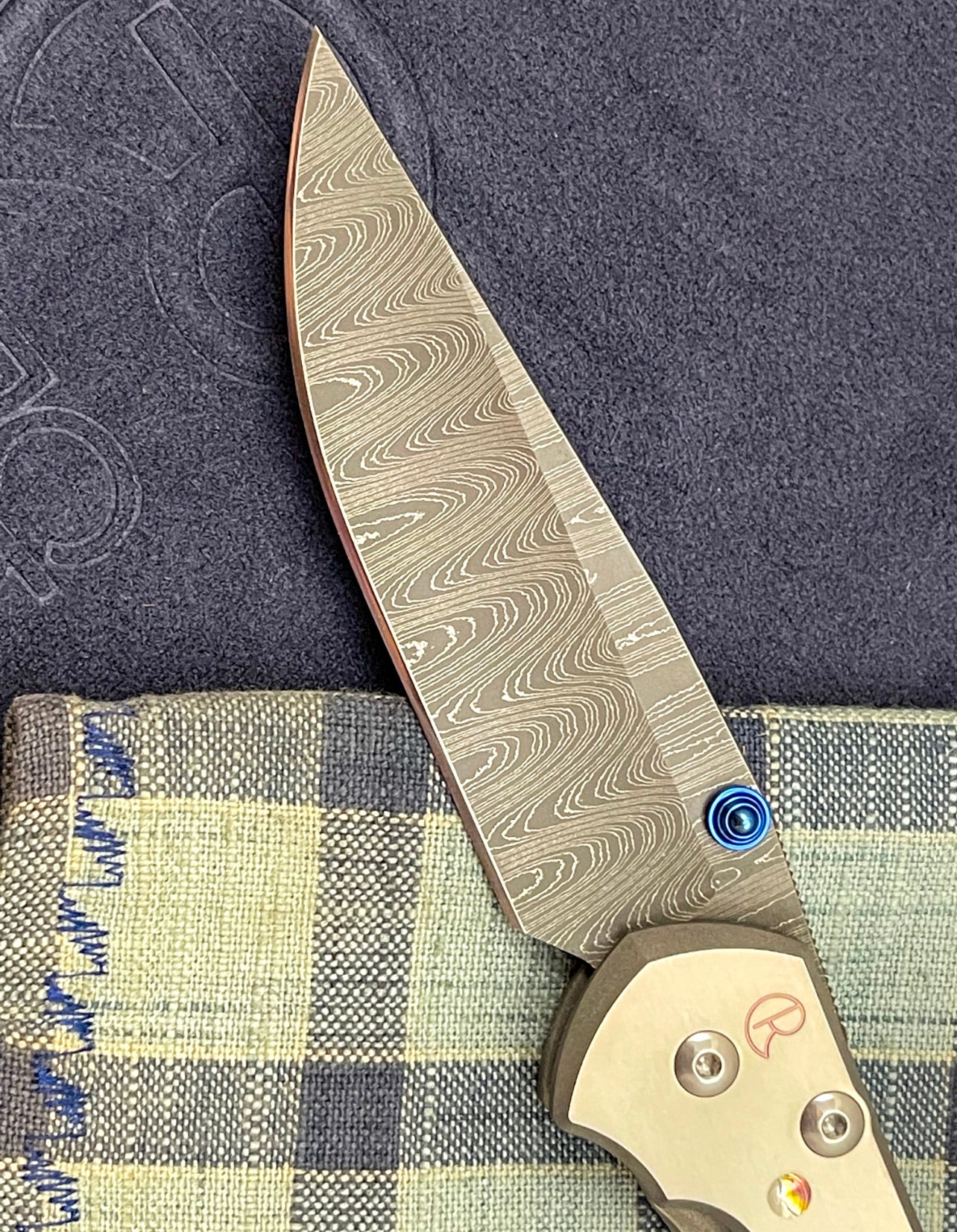 Chris Reeve Large 21 Unique Graphic Damascus Blue