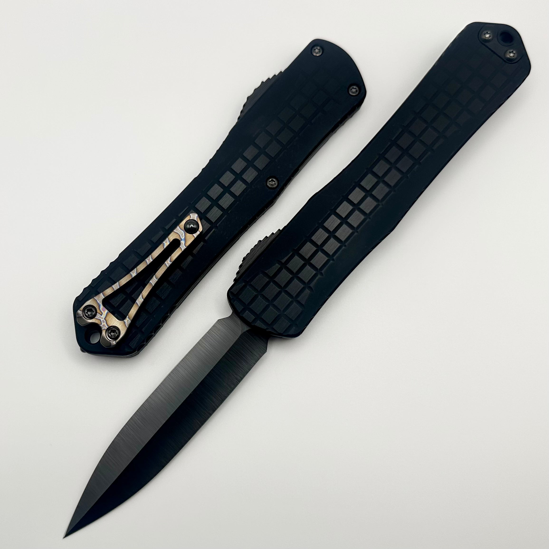 Heretic Knives Manticore X Black Frag Handle & Hand Ground DLC D/E MagnaCut w/ Flamed Clip