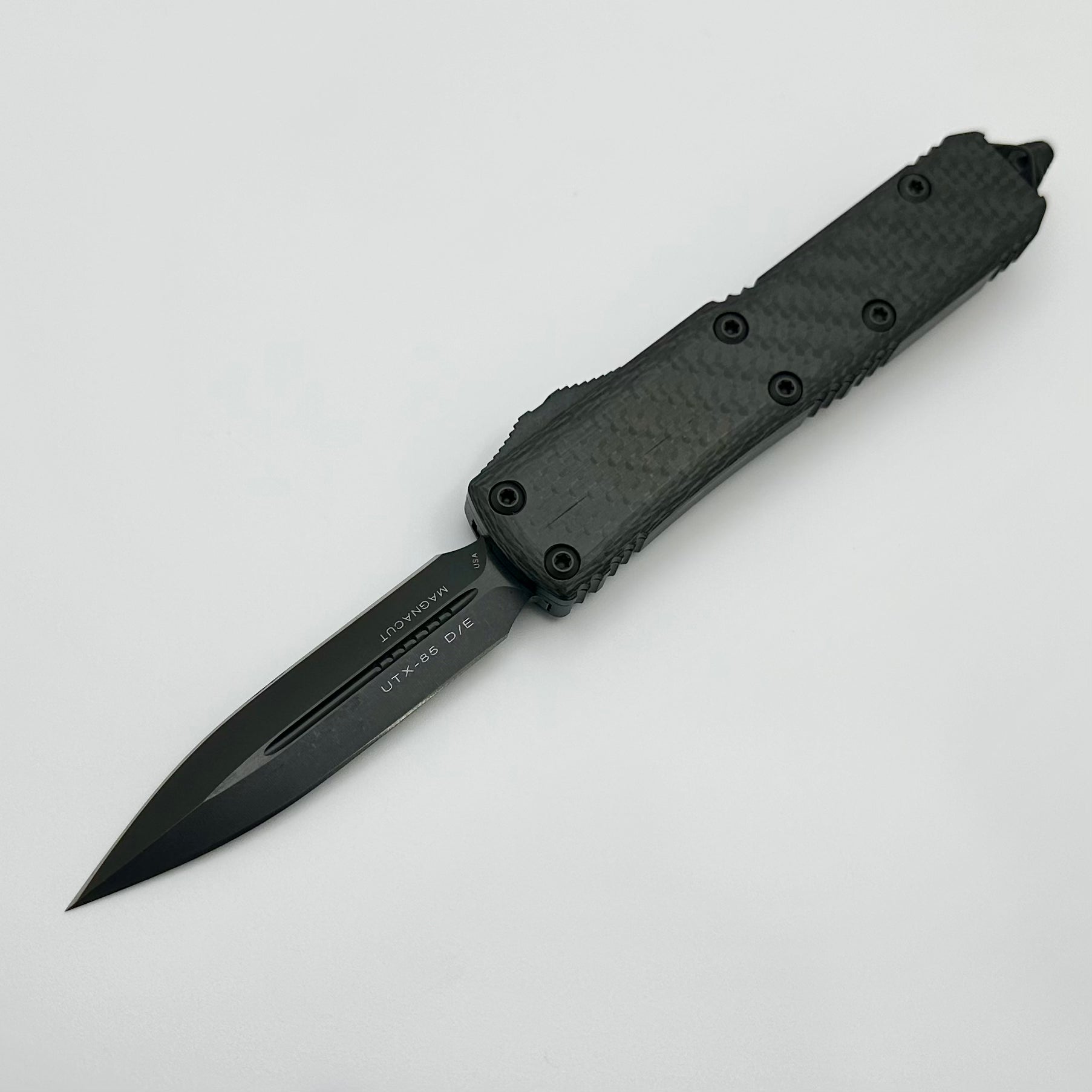 Pre Owned Microtech UTX-85 Carbon Fiber Top & D/E DLC MagnaCut Signature Series 232-1DLCTCFS