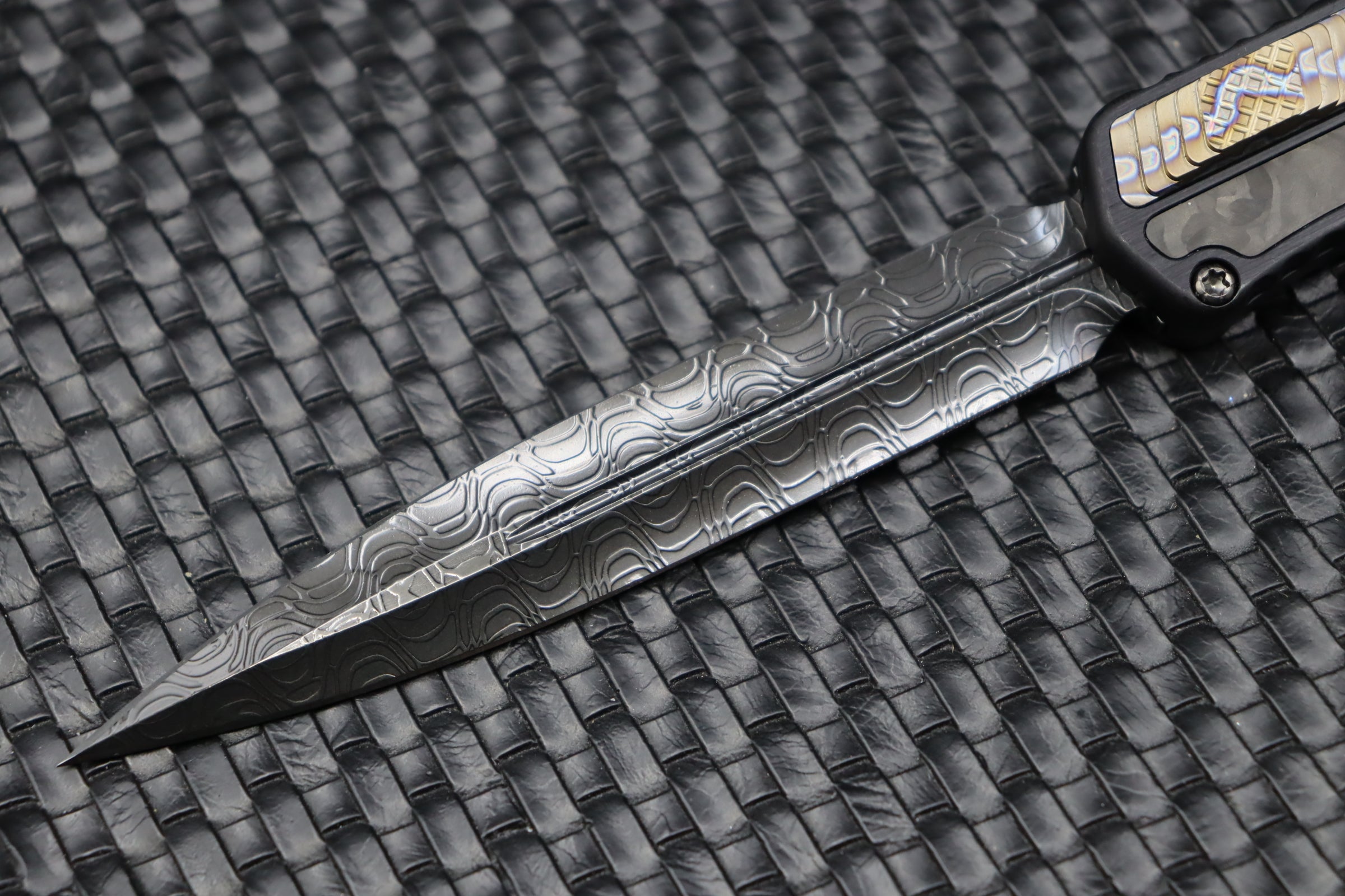 Heretic Knives Cleric II 2 Vegas Forge D/E DLC Damascus & Marble Carbon Fiber Inlays w/ Flamed Clip/Button