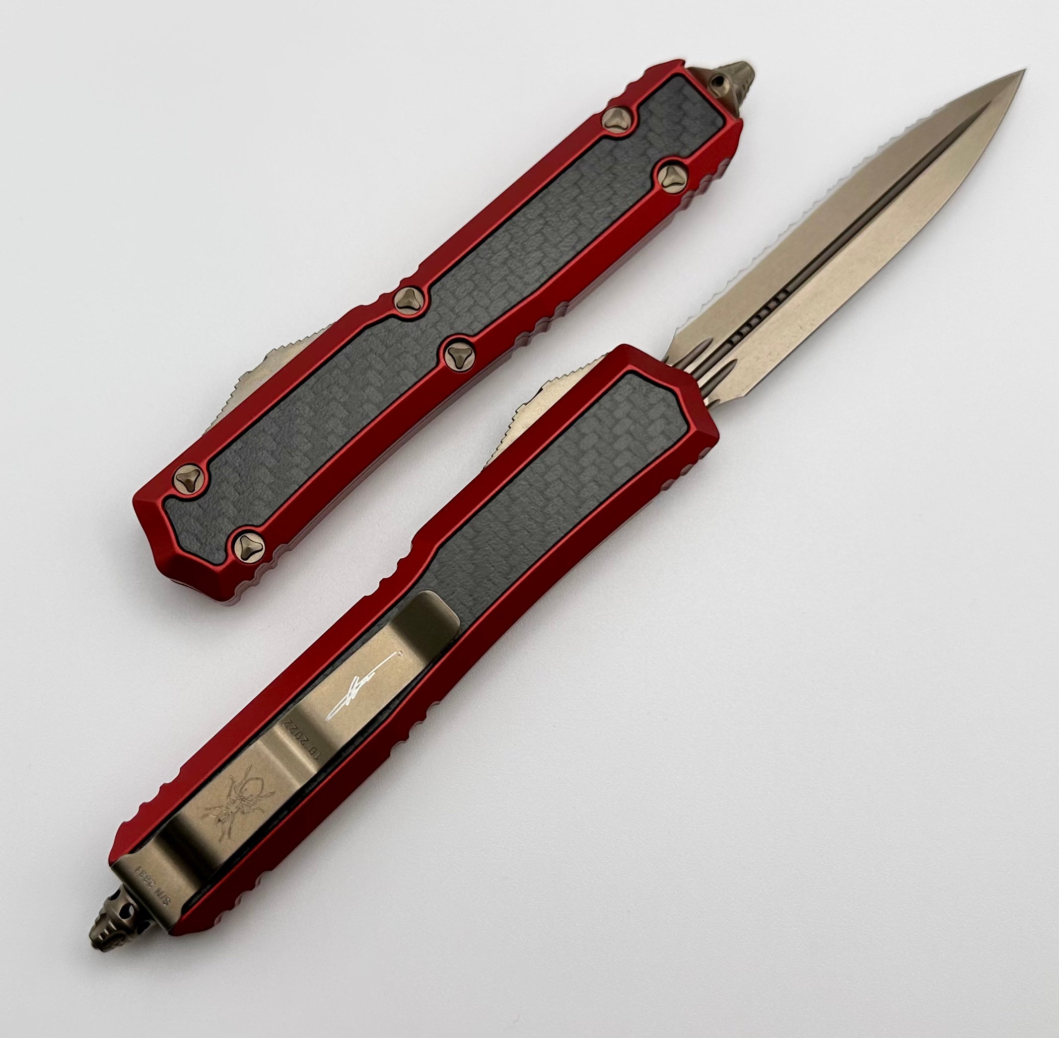 Microtech Makora Fire Ant Double Edge Bronze Full Serrated & Red w/ Carbon Fiber Inlays 206-15RDCFIS