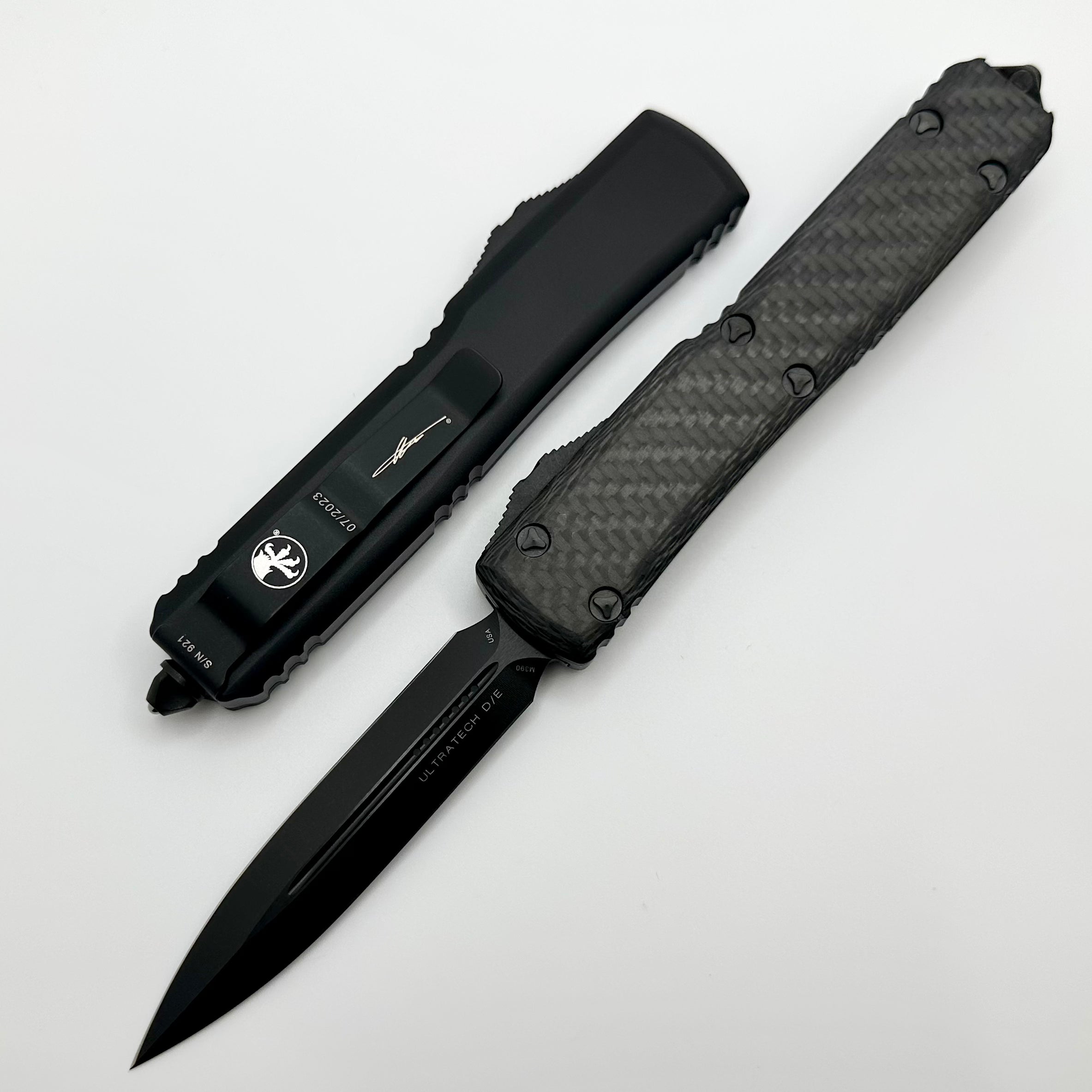 Microtech Ultratech Double Edge DLC Standard w/ Carbon Fiber Top Signature Series 122-1DLCTCFS