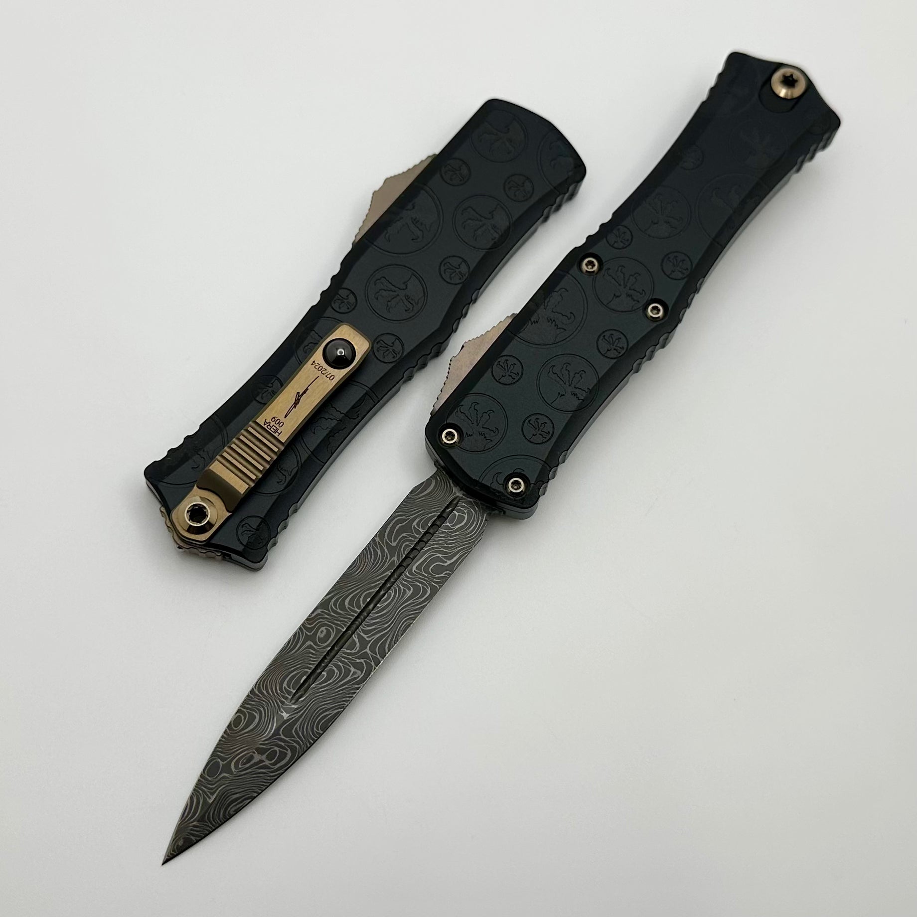 Microtech Knives Hera II Mini Damascus D/E w/ Black Claw Burst Deep Engraved Handle Signature Series 1702M-16CBS