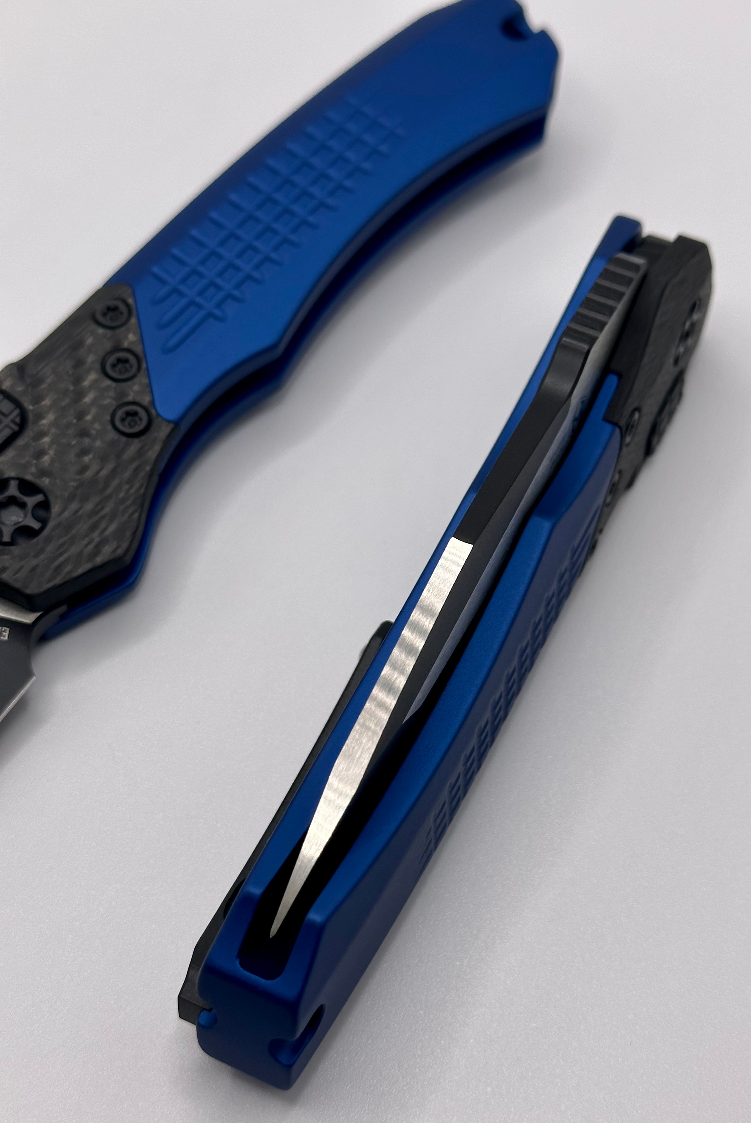 Heretic Knives Wraith Auto Two Tone Black Tanto w/ Carbon Fiber Bolster & Blue Handle H100-10A-BLU