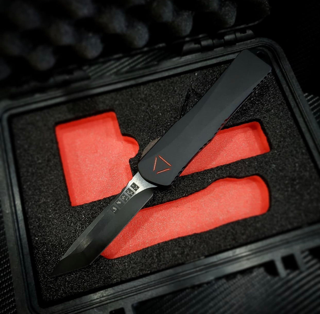 Heretic Knives Predator Themed Collab Manticore E Camo Carbon & DLC, Lighter, & Silver Bead Kit