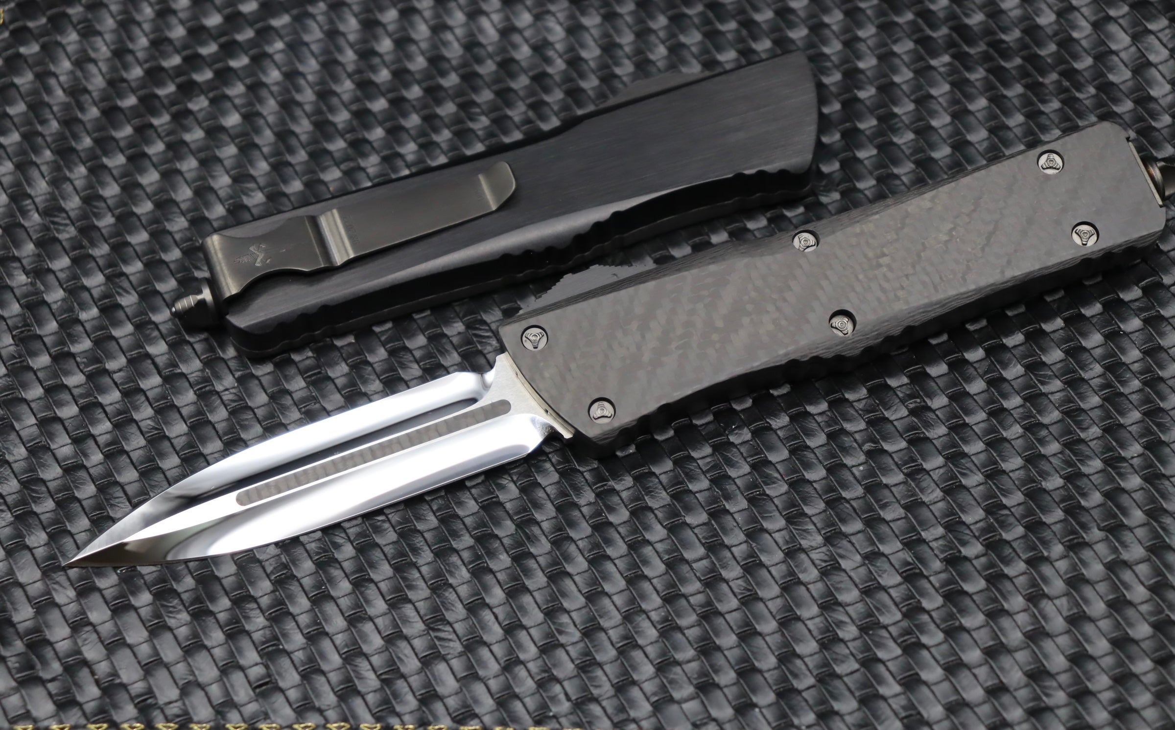 Marfione Custom Knives Combat Troodon D/E Mirror Polish w/ Carbon Fiber Inlays & Carbon fiber Top/Button w/ Hefted Black Handle & DLC Ringed Hardware