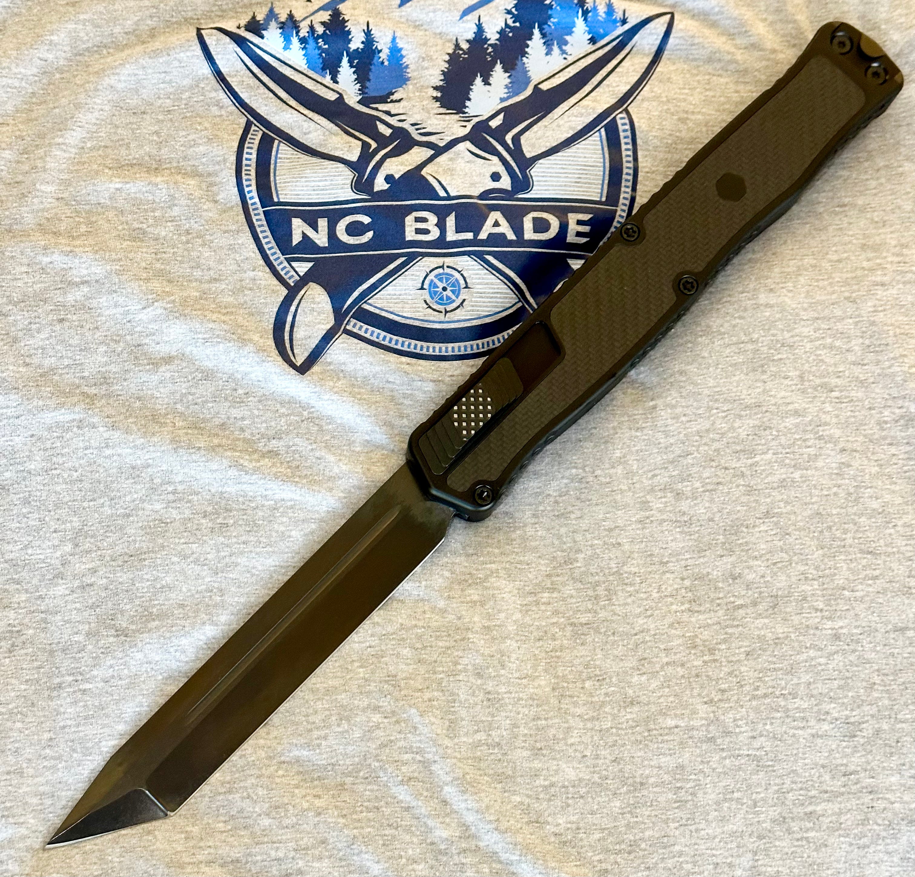 Heretic Knives GIANT 2X Cleric II Custom DLC Tanto MagnaCut & Carbon Fiber Inlays