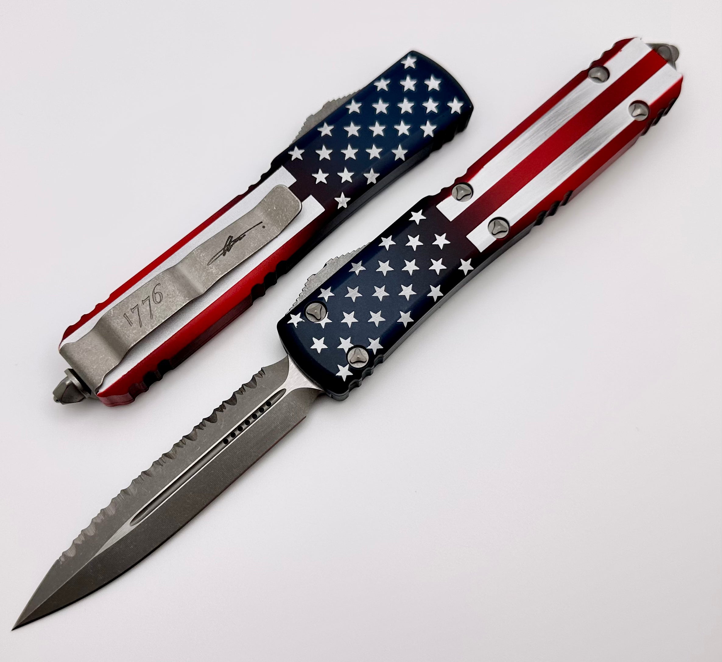 Microtech Ultratech Double Edge Apocalyptic Full Serrated USA Flag Blade Show Signature Series 122-12APFLAGS