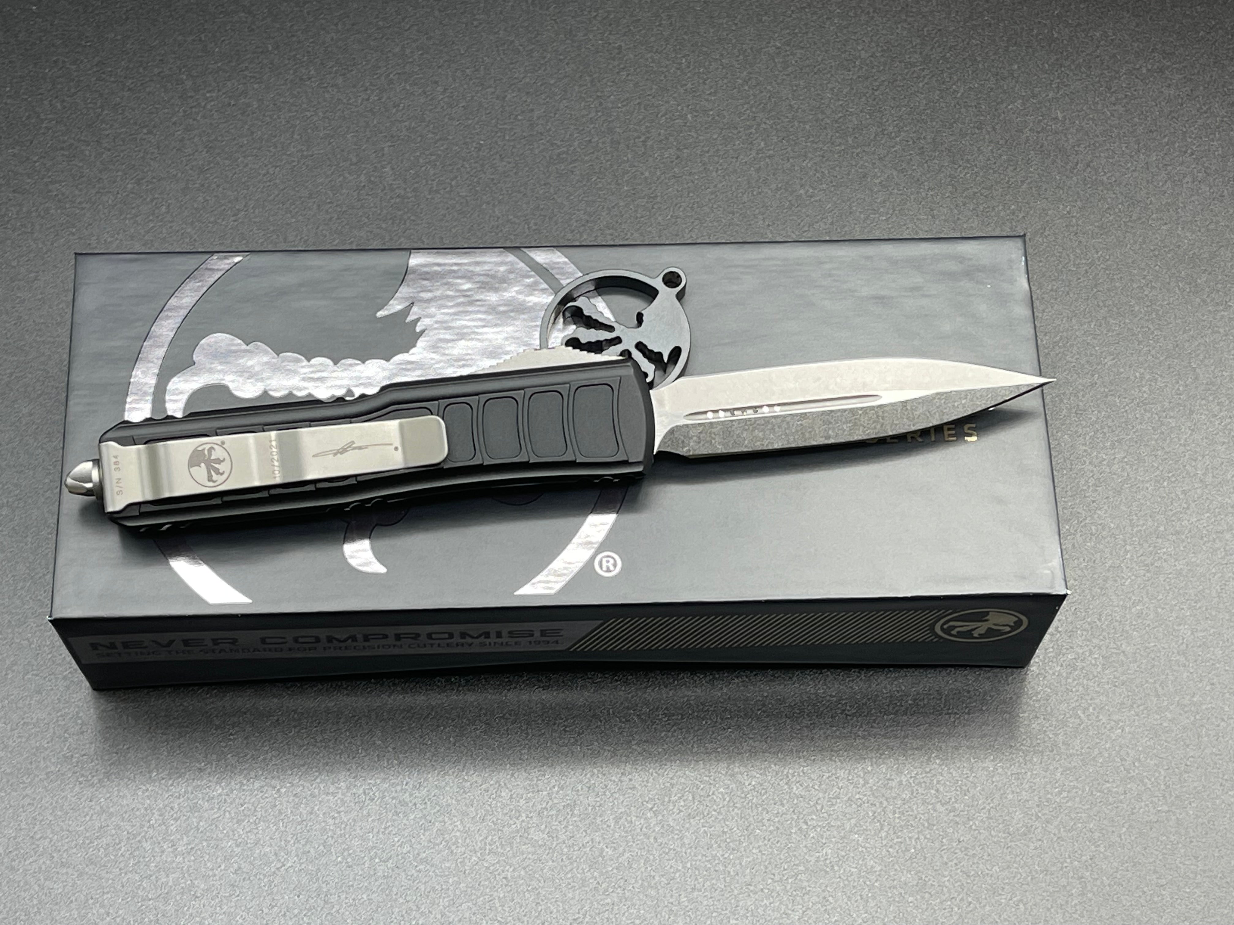 Microtech UTX-85 2 Stepside D/E Black Signature Series 232II-10S