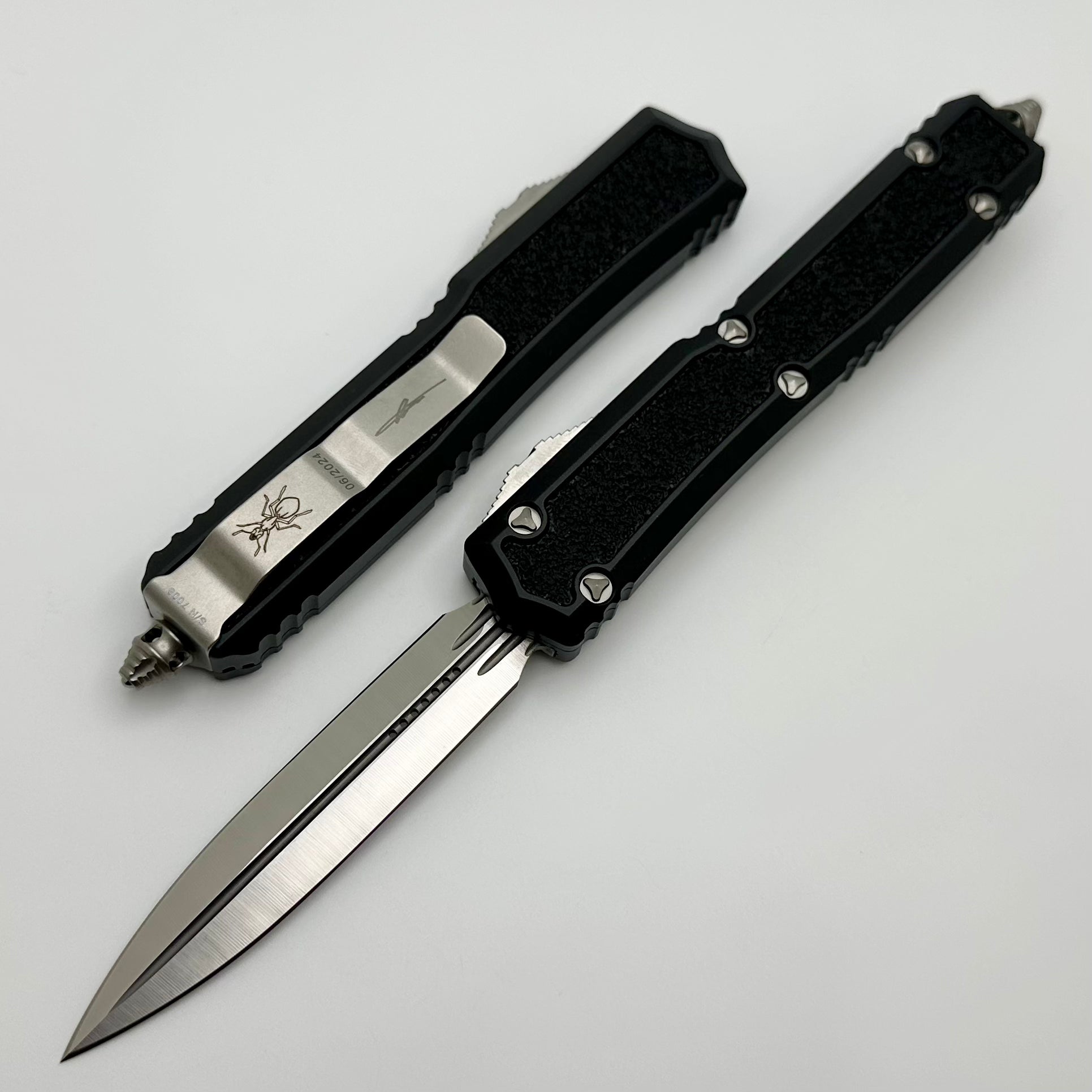 Microtech Makora D/E Satin Standard & Black Handle Nickel Boron Internals Signature Series 206-4S