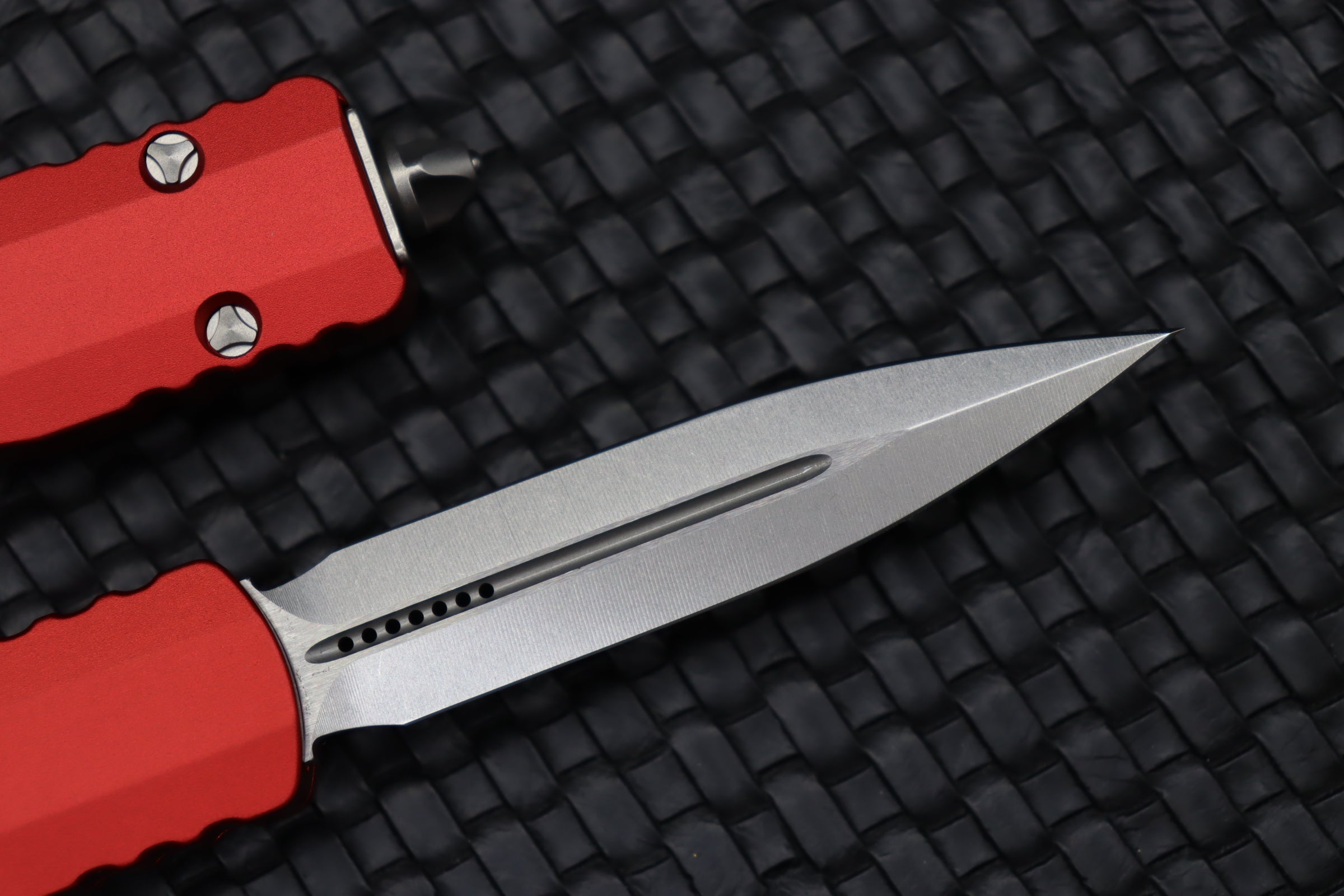 Microtech Dirac D/E Stonewash Standard & Red 225-10RD