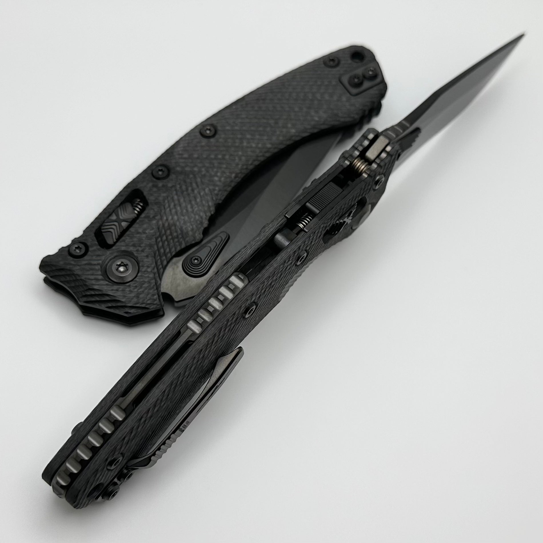 Microtech Amphibian RAM LOK Fluted Carbon Fiber & DLC Partial Serrated M390MK 137RL-2DLCTFLCFS One Per Household