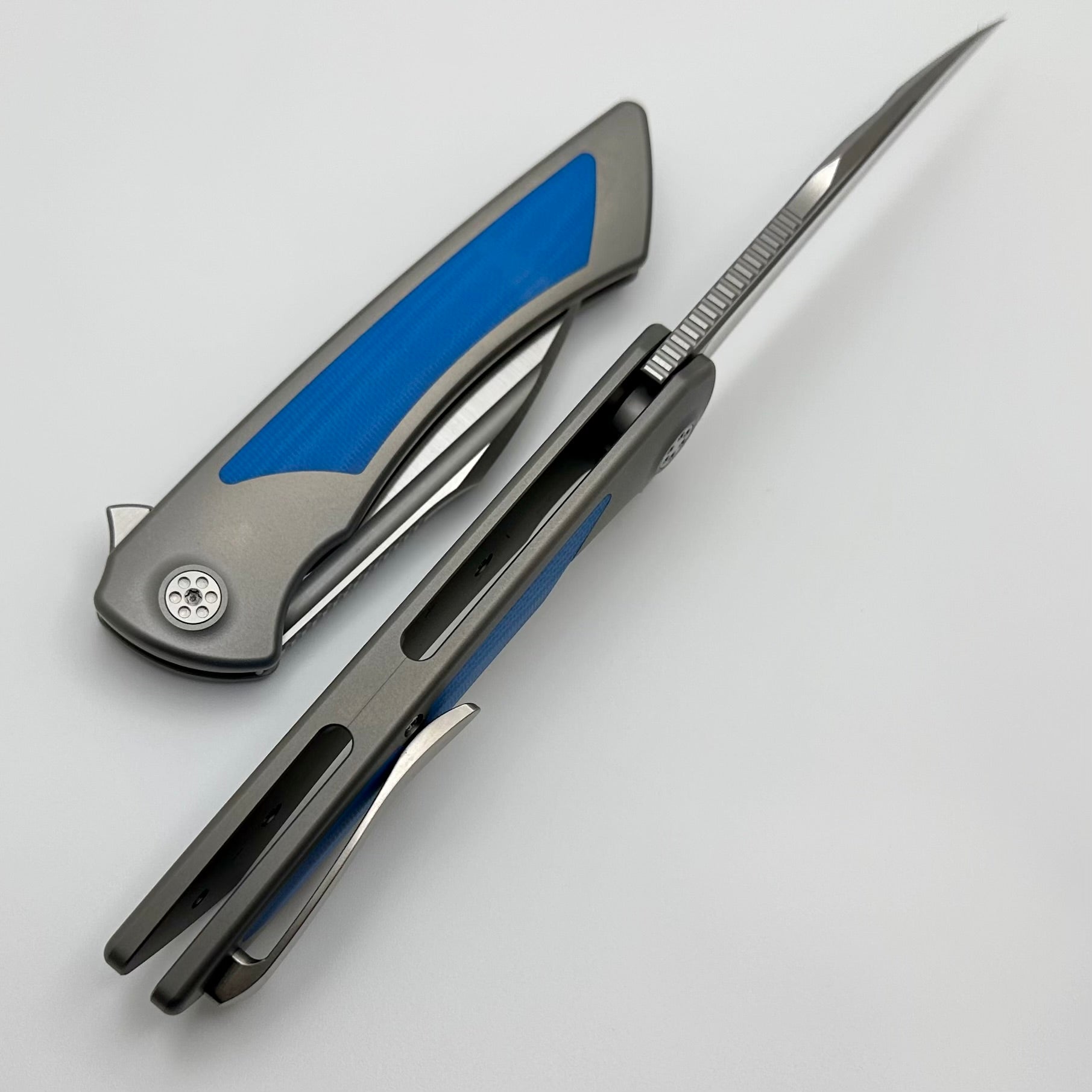 SharpByDesign Derecho Titanium w/ Blue G-10 Inlays & M390 DER-GY-BL