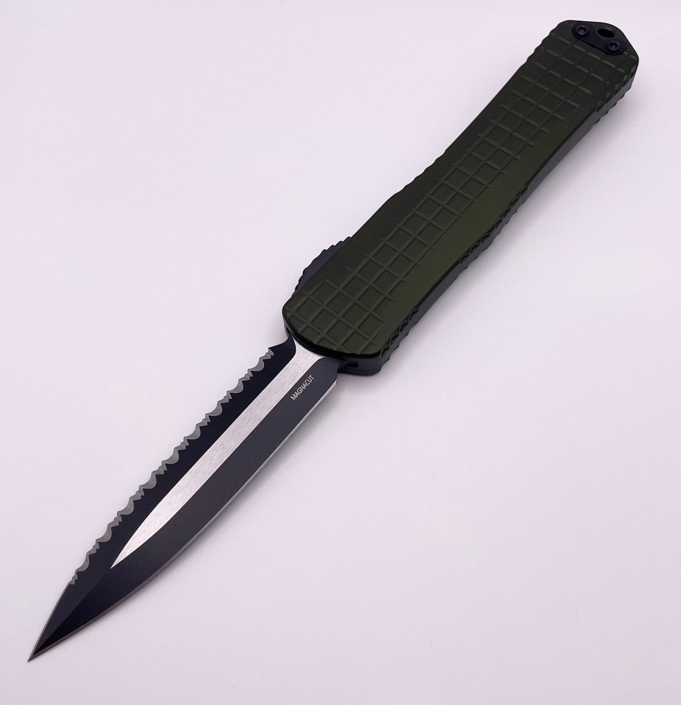 Pre Owned Heretic Knives Manticore X Green Frag Handle & Two Tone Black D/E Full Serrated MagnaCut H032F-10C-GRN