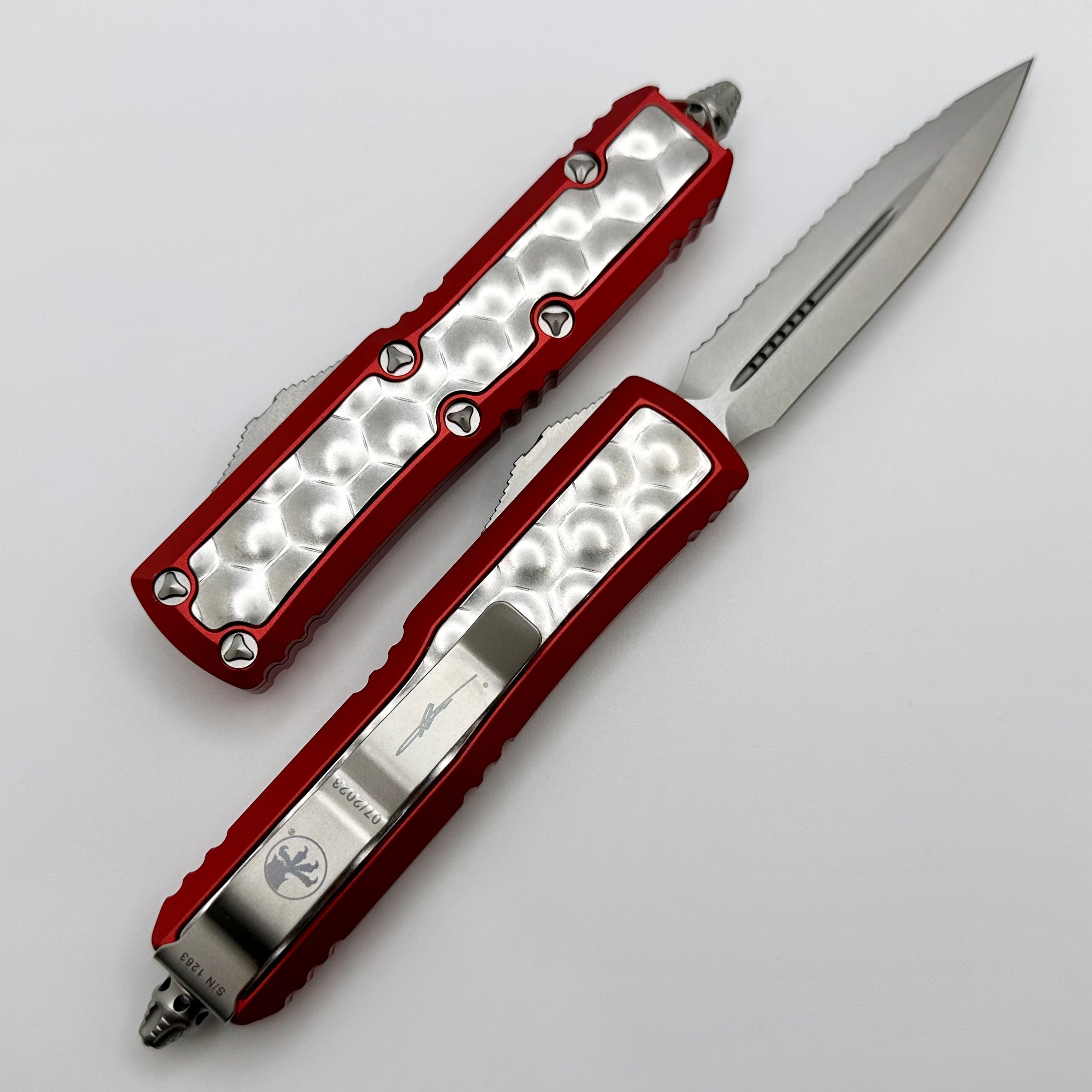 Microtech Red Daytona w/ Brute Bubble Inlays & Stonewash Double Edge Full Serrated Signature Series 126-12RDBIS