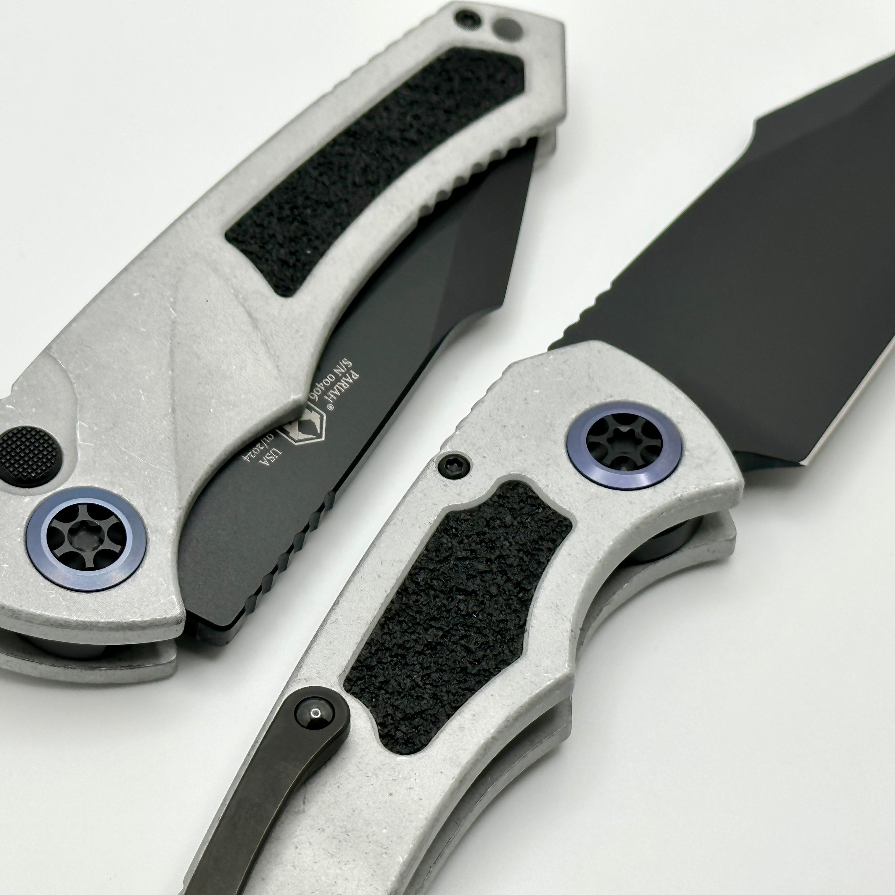 Heretic Knives Pariah Auto Blizzard Worn & Cerakote MagnaCut w/ Black Hardware & Blue Accents H048-4A-BLZ