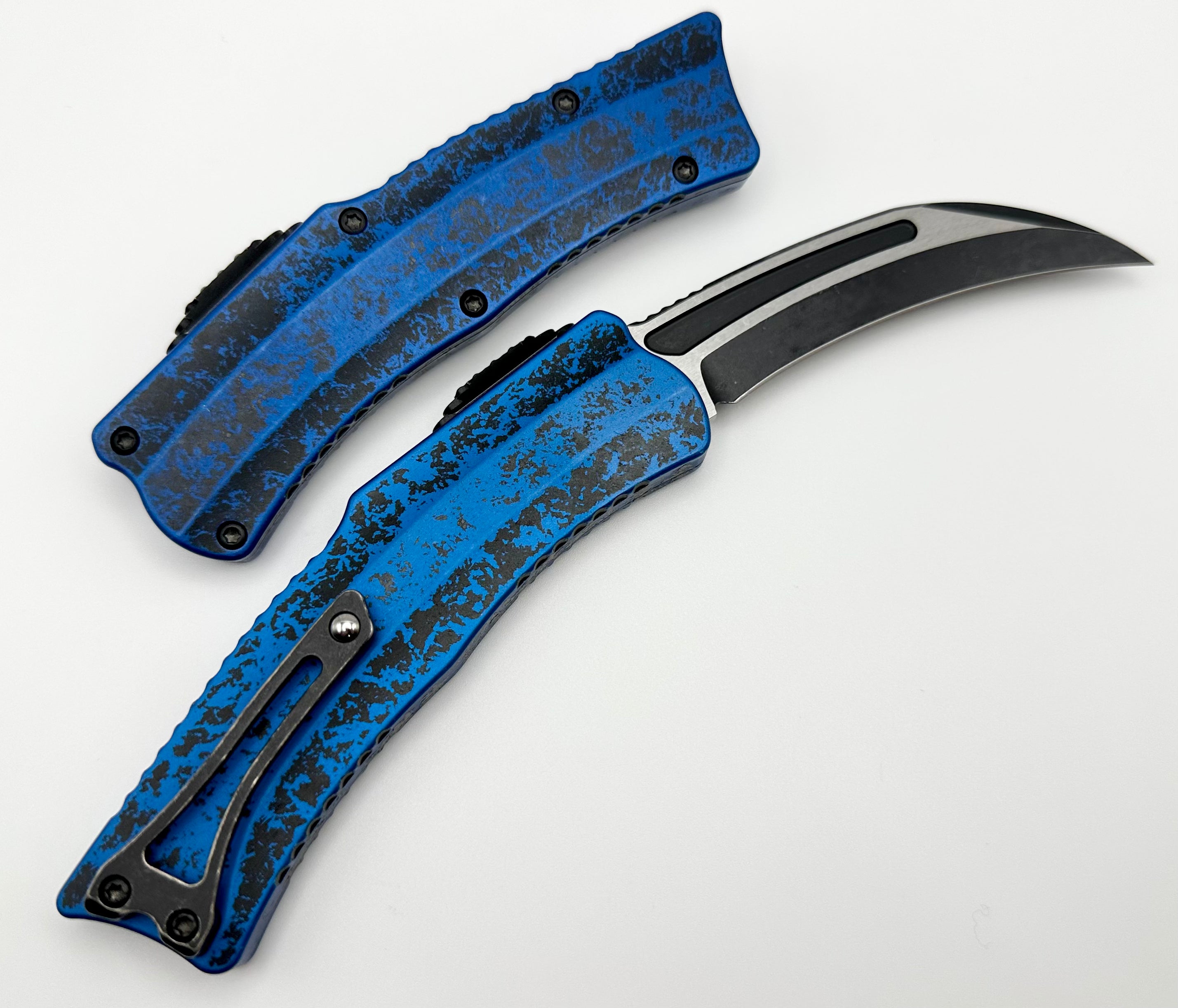 Heretic ROC w/ Battle Black Two Tone Magnacut & Breakthrough Blue Handle H060-14A-BRKBLU