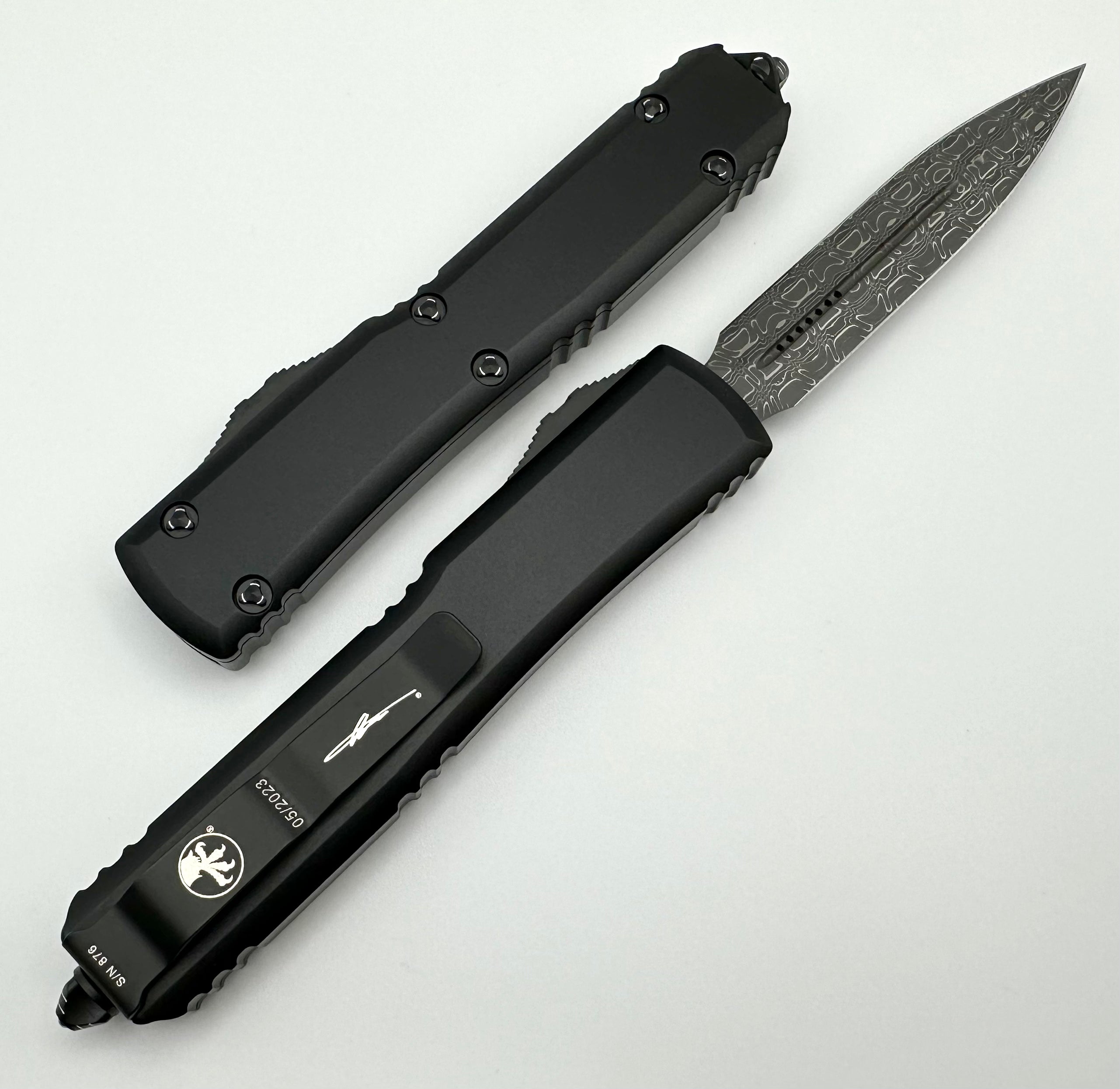 Microtech Ultratech Damascus Double Edge & Black w/ Ringed Hardware Signature Series 122-16S Damascus Pattern #1