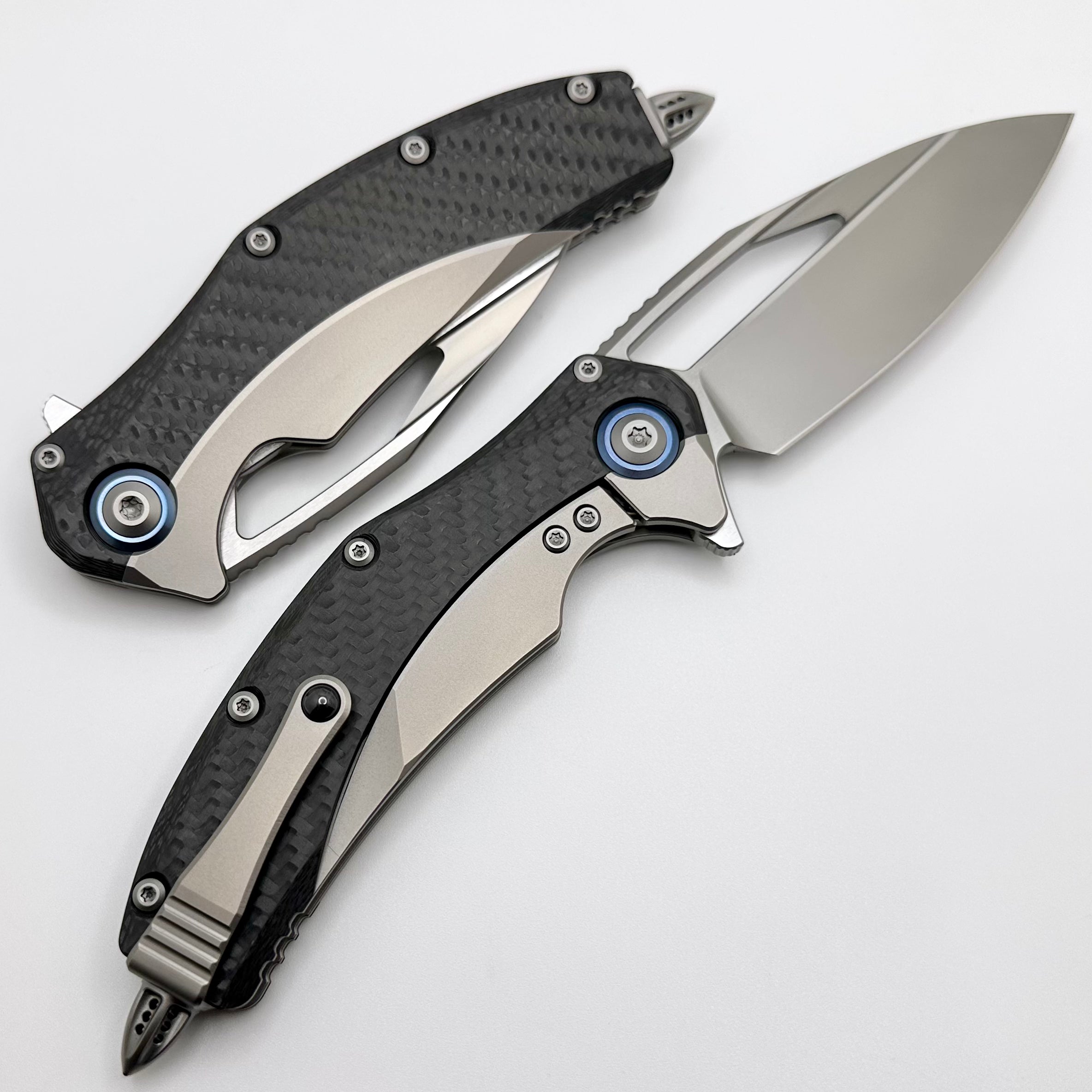 Microtech Matrix Titanium w/ Carbon Fiber Scales & Blue Ti Pivot Collars w/ Bead Blast M390 165C-7CFTI