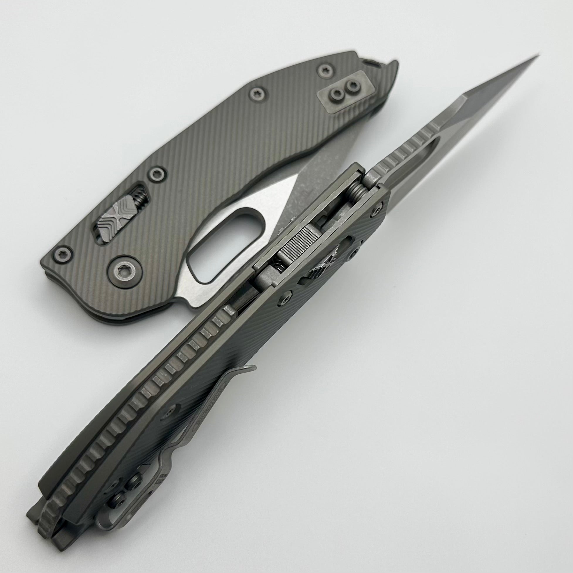 Microtech Knives Manual Stitch RAM LOK Fluted Apocalyptic Natural Clear M390MK 169RL-10APFLNC